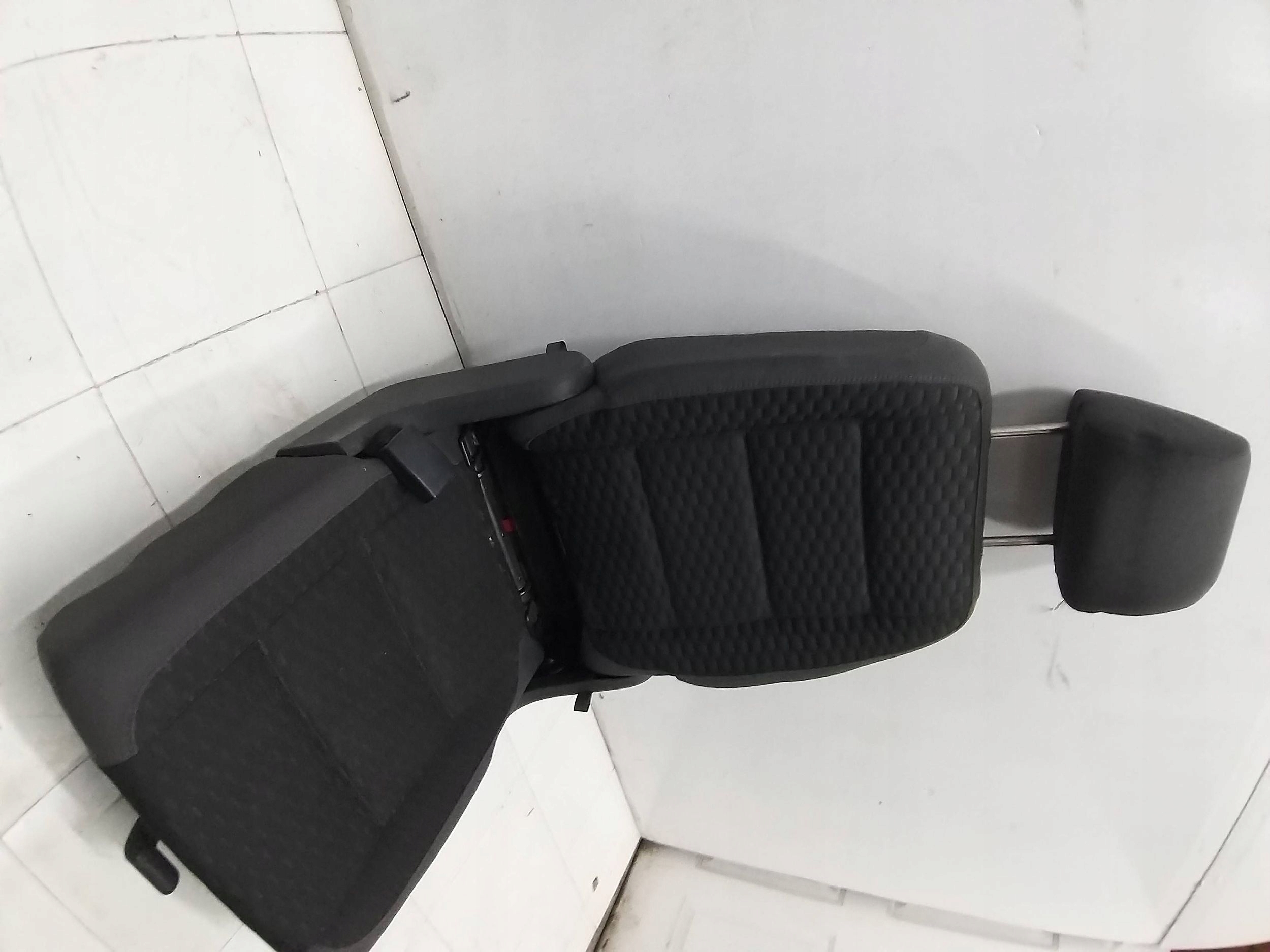 VW TOURAN 03-10R Sitz links heck hinten