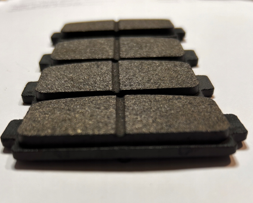 LIGIER JS50 - KLOCKI HAMULCOWE TYLNE 8mm Producent części RDM