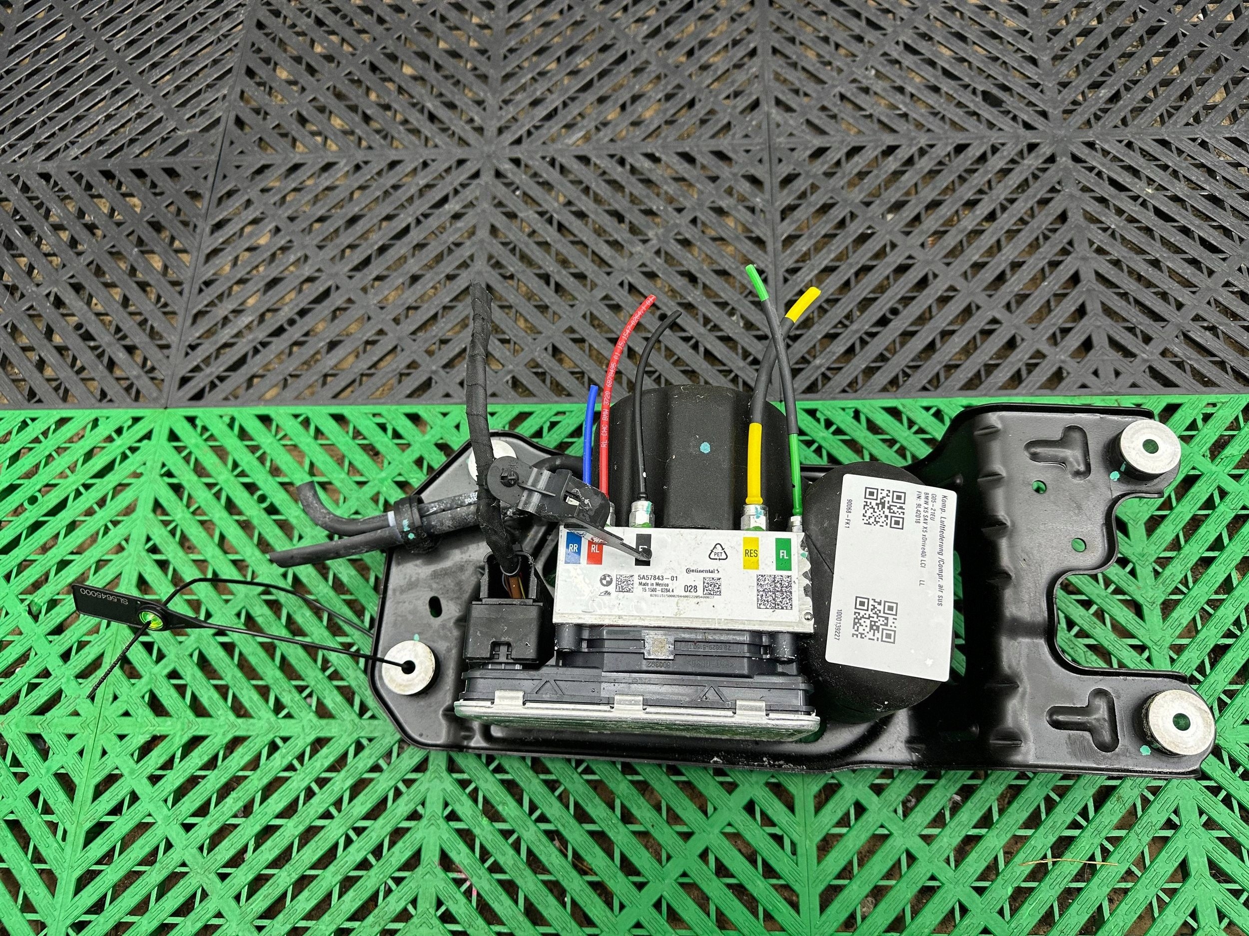 compressore sospensioni pneumatycznego posteriore BMW X5 G05 5A57843