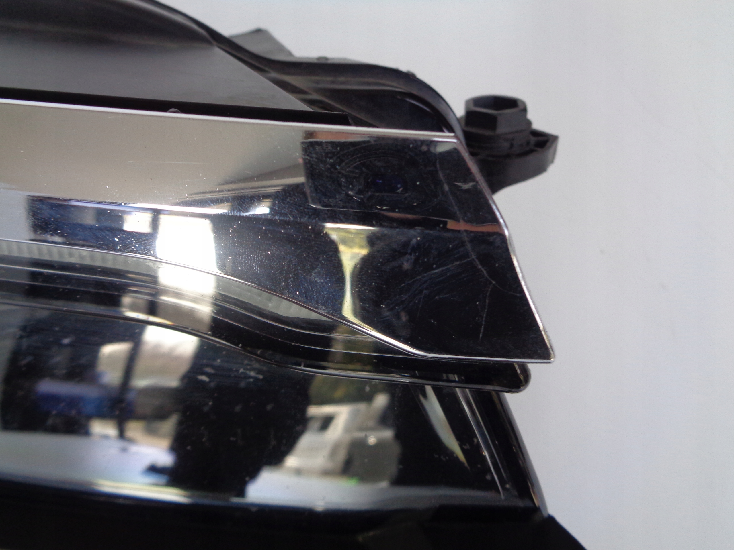 light right REFLEKTOR VW TOUAREG III 760 18- FULL LED