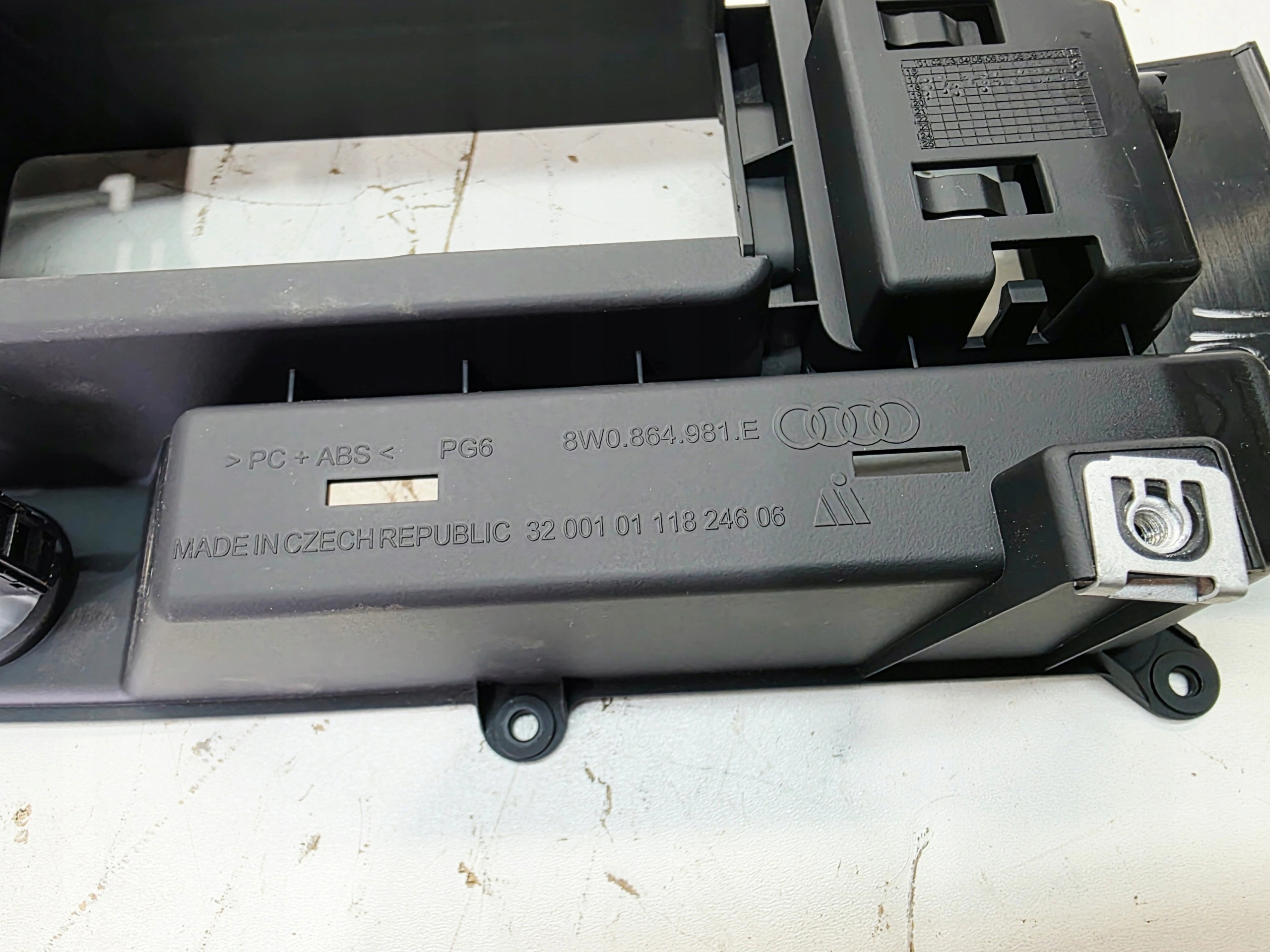 passenger compartment plato TUNELU AUDI A4 B9 A5 8W 8W0864981E