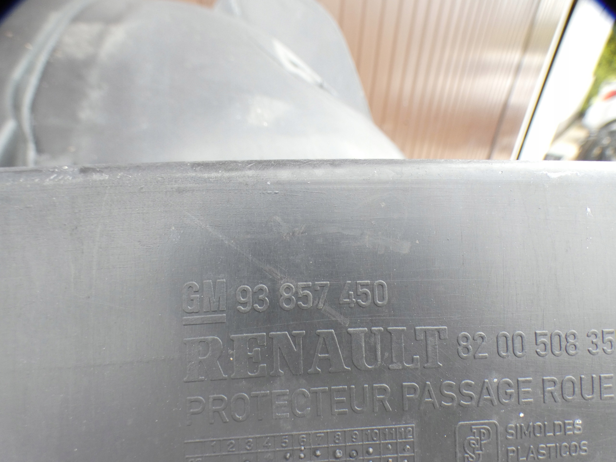 2010 Opel Vivaro mudguard front 93857450