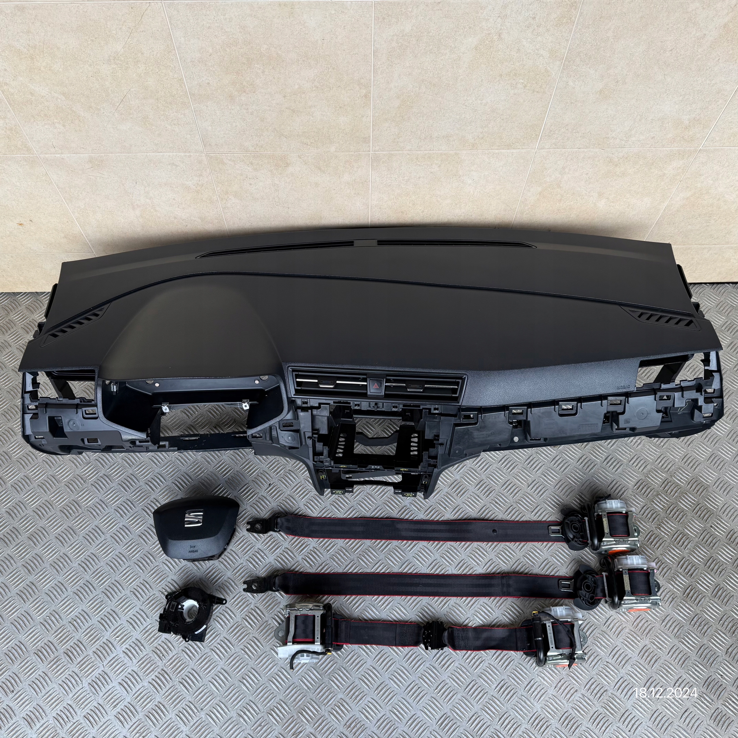 dashboard complete airbag console tension belts cockpit SEAT ARONA 2018 ROK