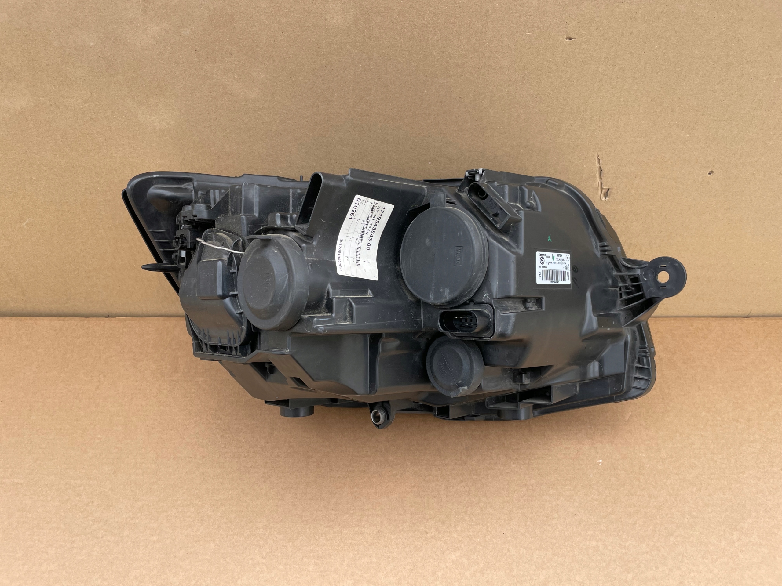 light VW T6 MULTIVAN 7E1941015AC front left as new original complete