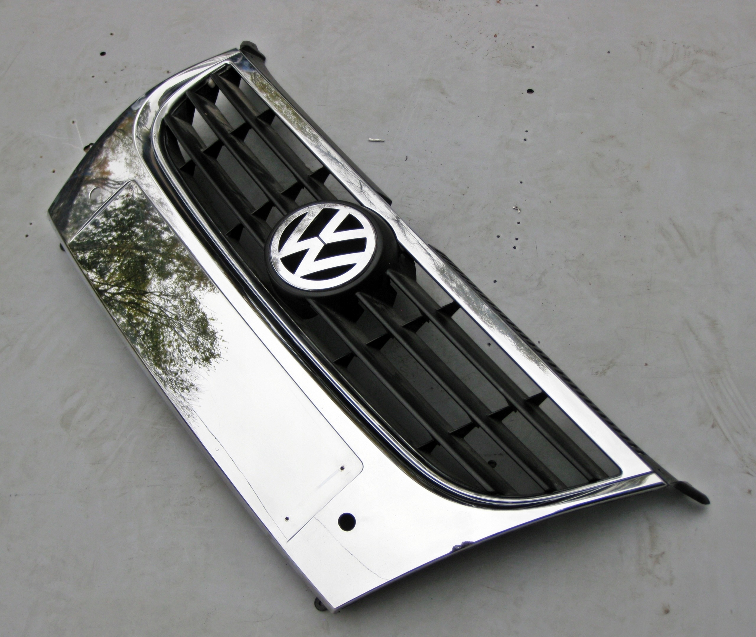 VW TOUAREG i maska CHROM 1T0853651D
