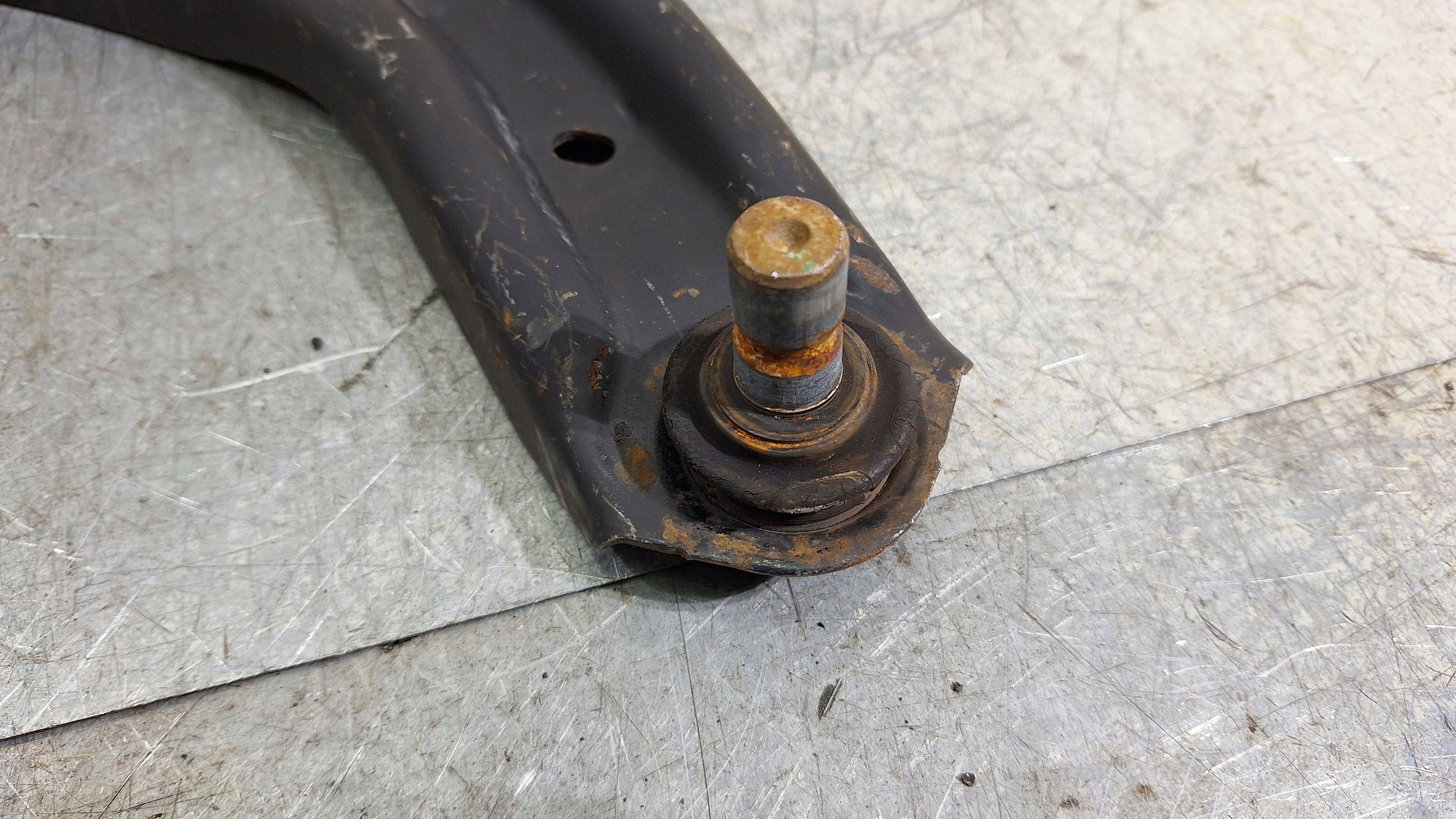 Querlenker rechts vorne E4B1-3042-A2D FORD KA PLUS