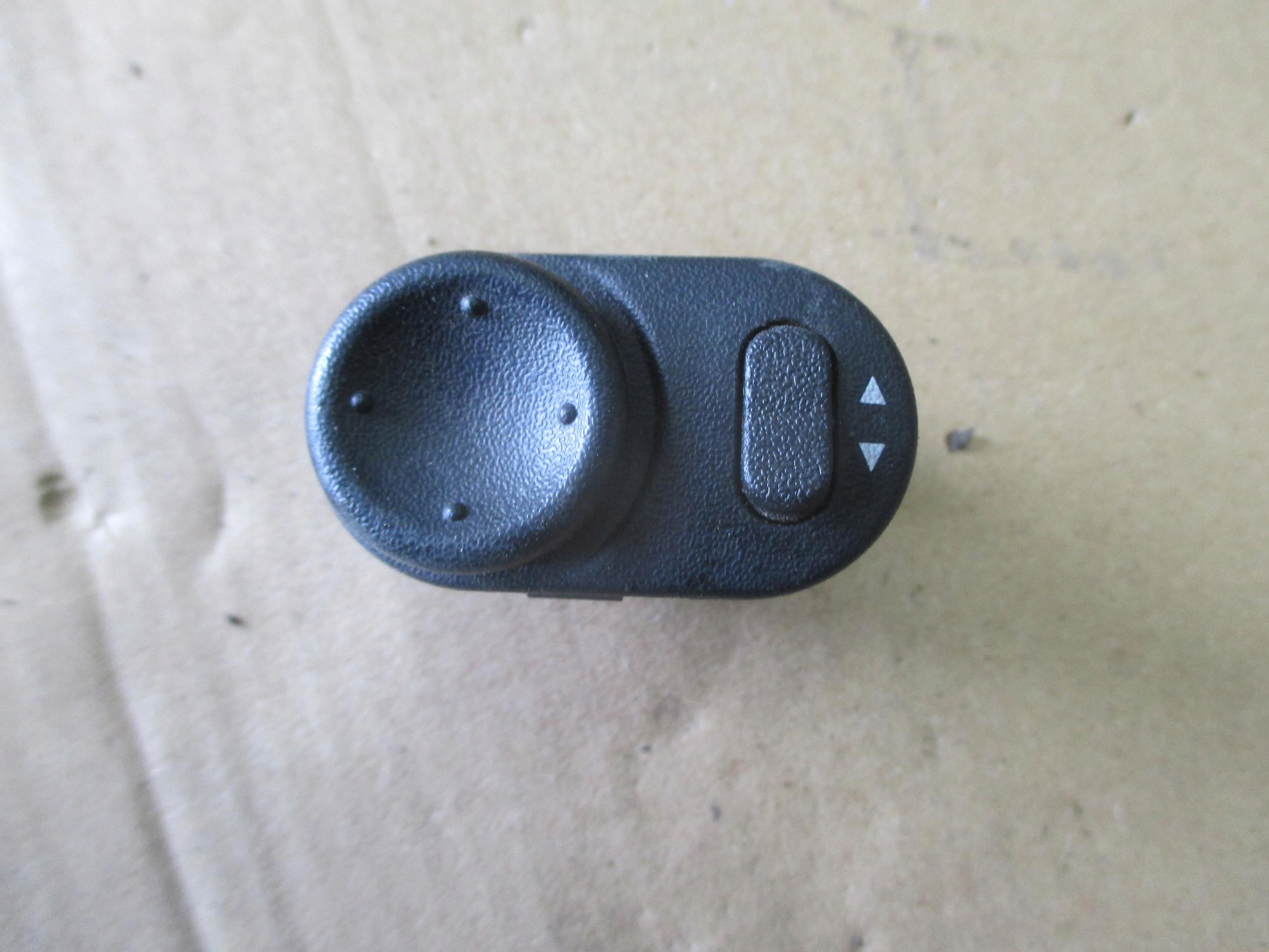 SUZUKI IGNIS II 03-11 PANEL LUSTEREK 37950-83E20