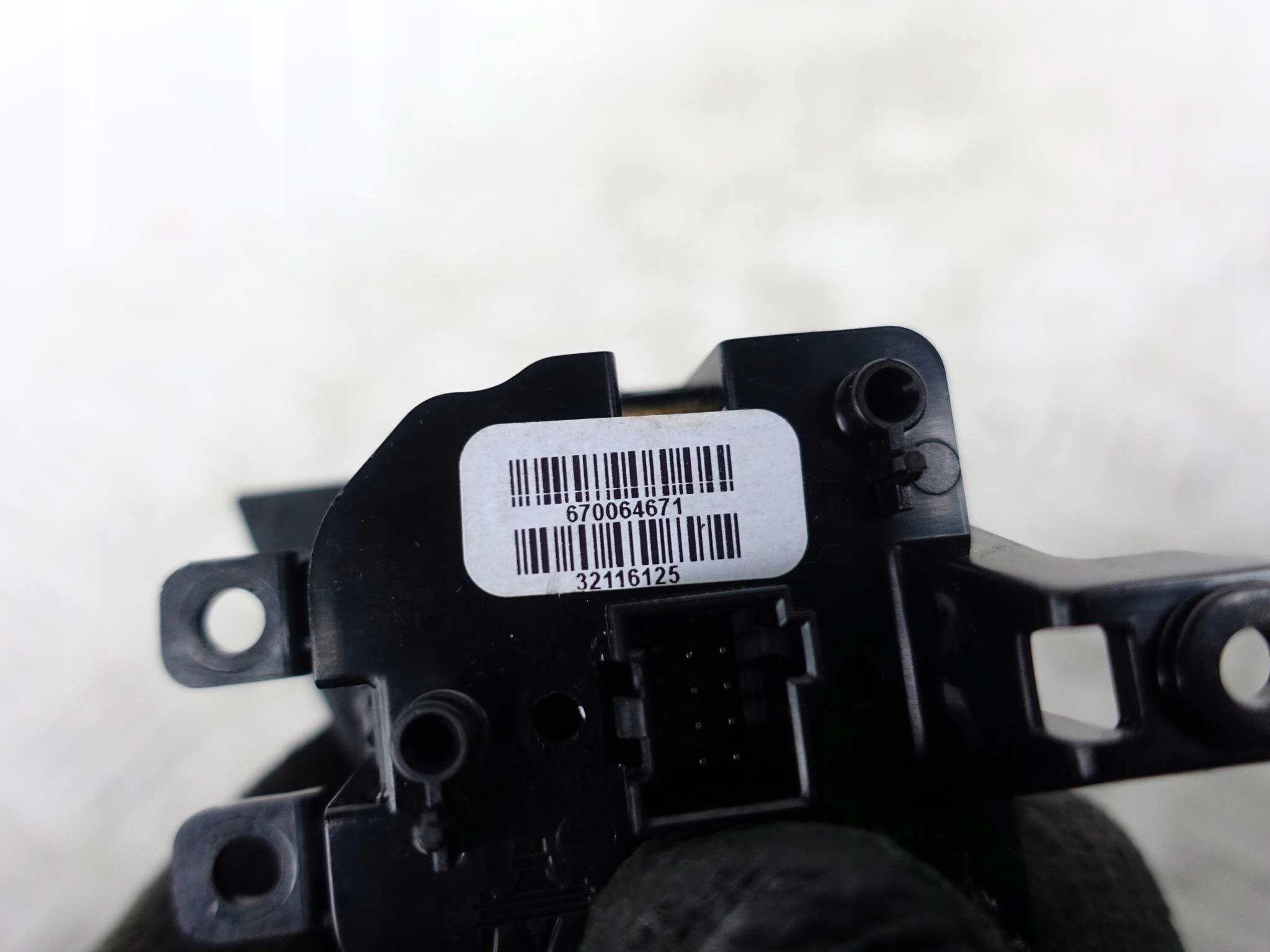 MASERATI LEVANTE SCHALTER ACHSTRÄGERS 670064671