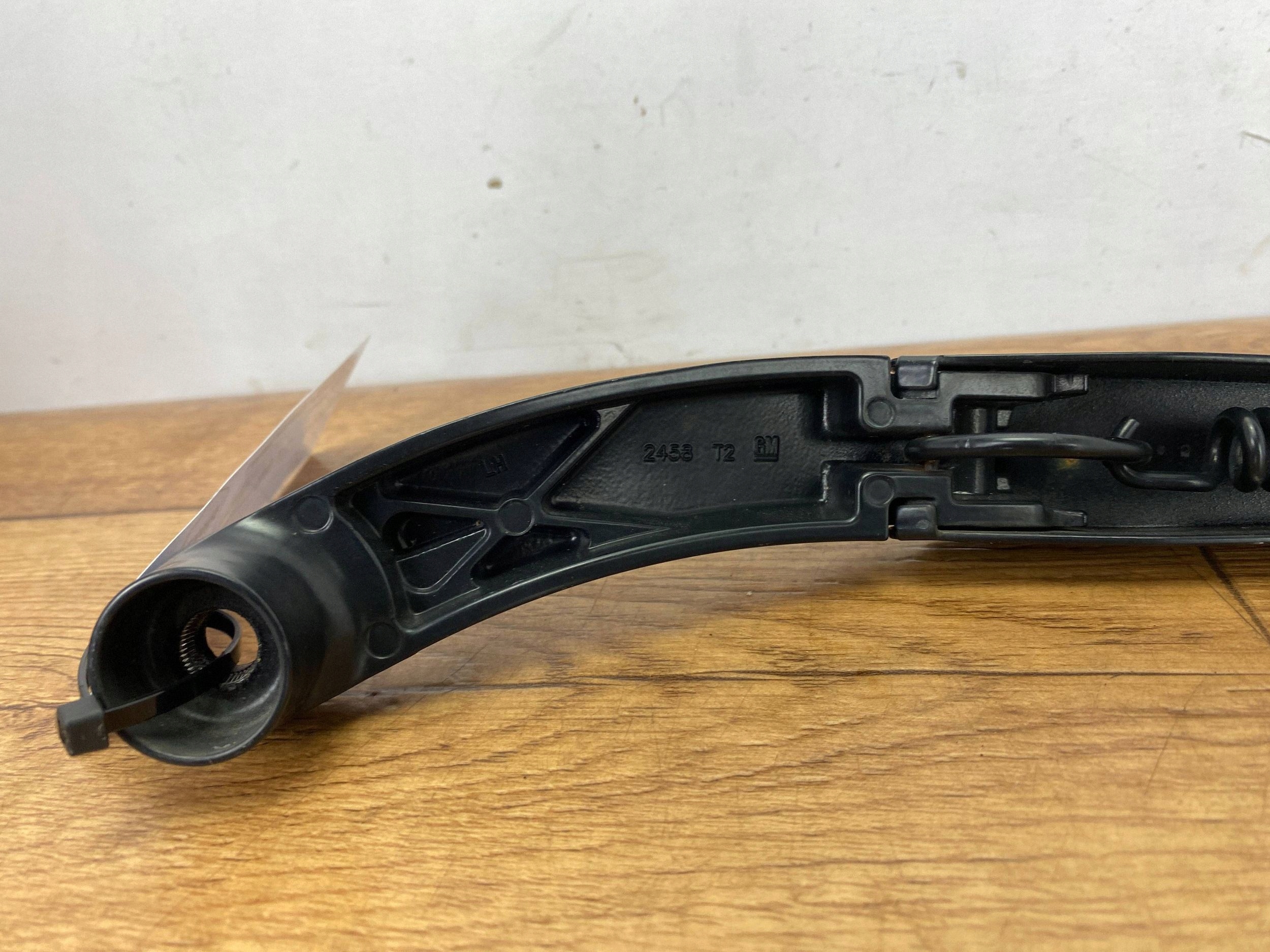 wiper arm windows Cadillac Escalade IV 2015+