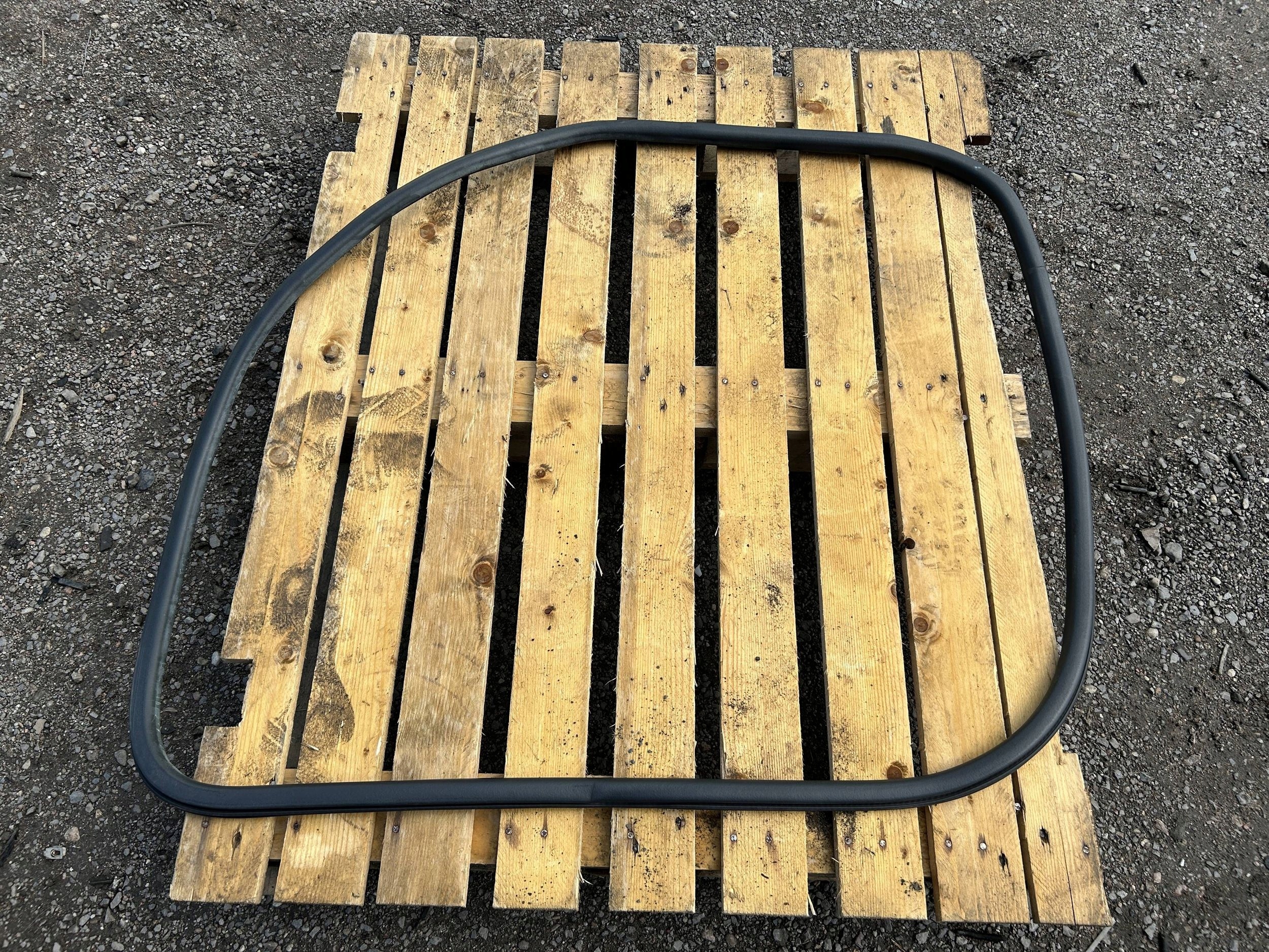 gasket door front front left Lincoln Continental 2017r