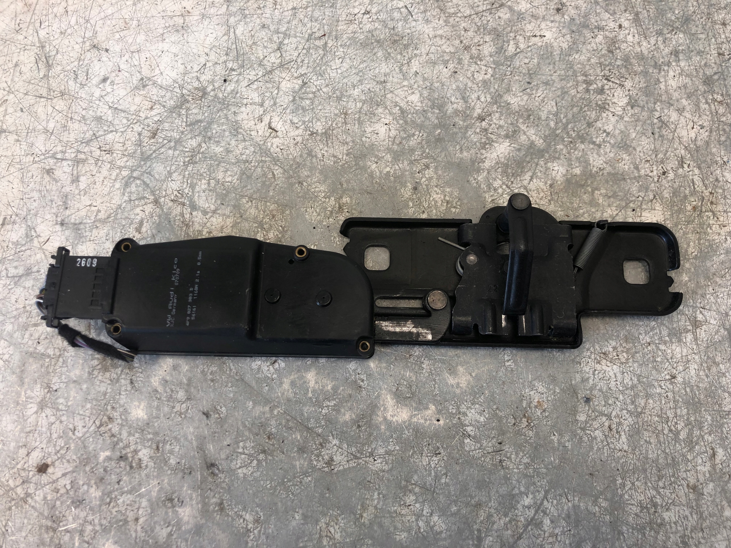 lock DOCIAG bonnet AUDI A4 B8 A6 C6 4F9827383D
