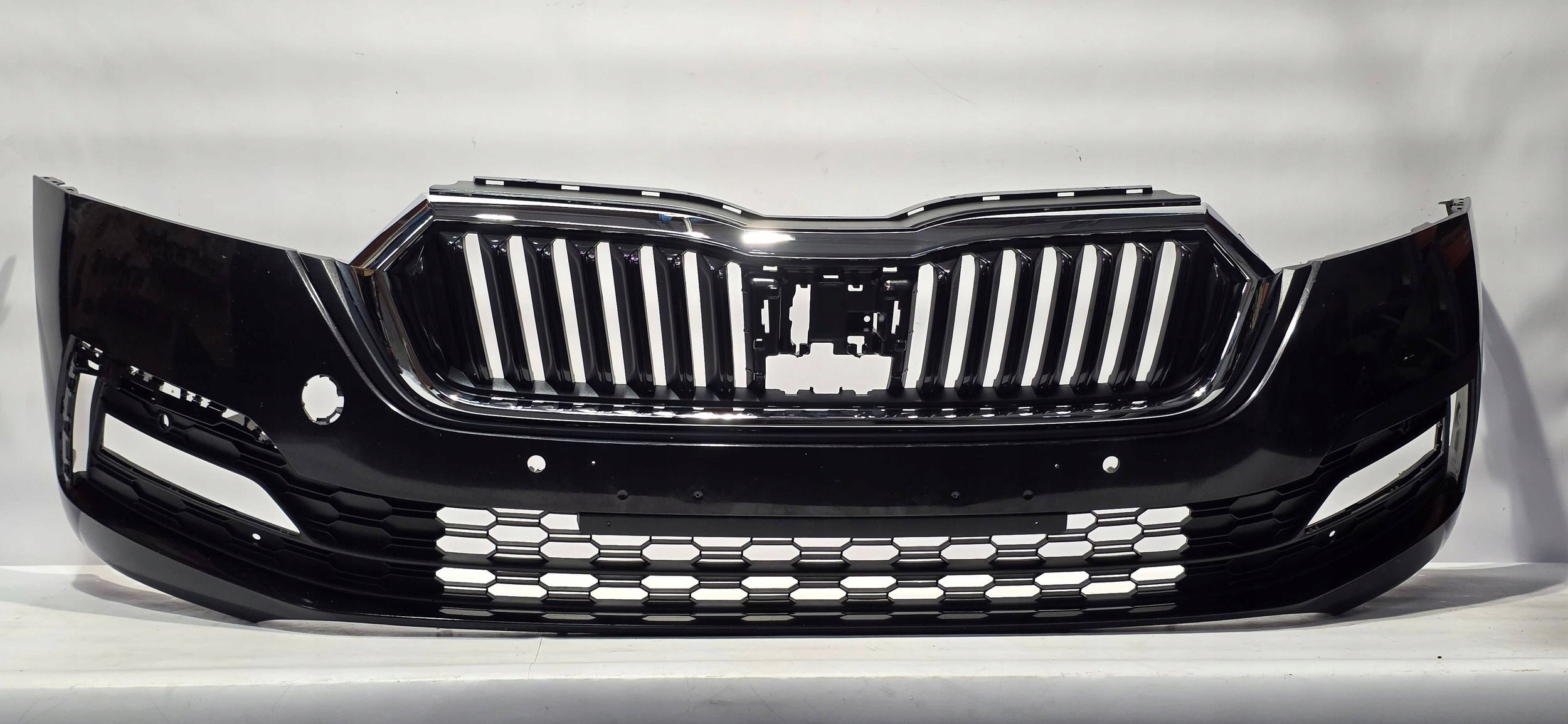 front bumper grille SKODA OCTAVIA IV 20- 4XPDC original 5E3807221
