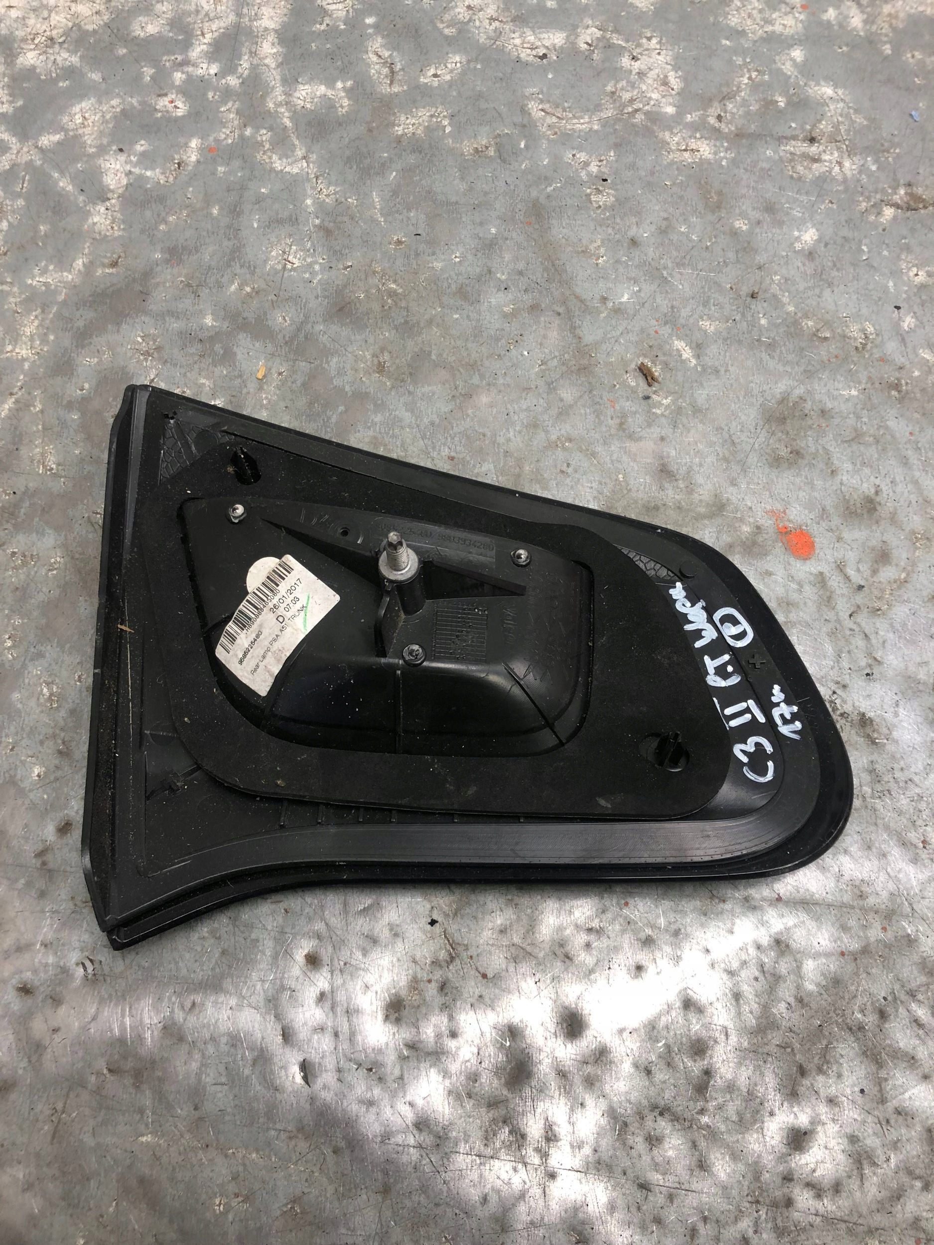 light right rear part to the bonnet CITROEN C3 II 9685225480