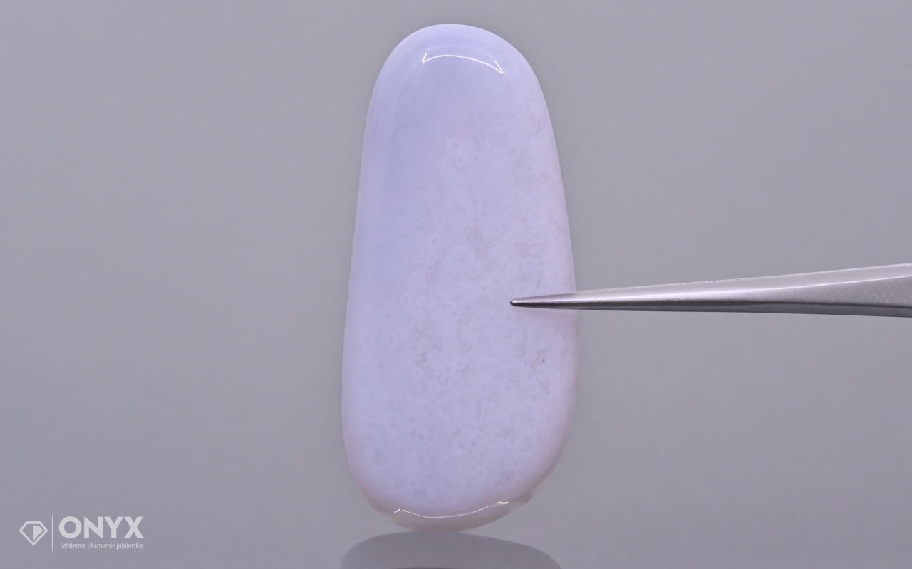Chalcedon modrá konvexní nepravidelná destička 40,5x19 mm