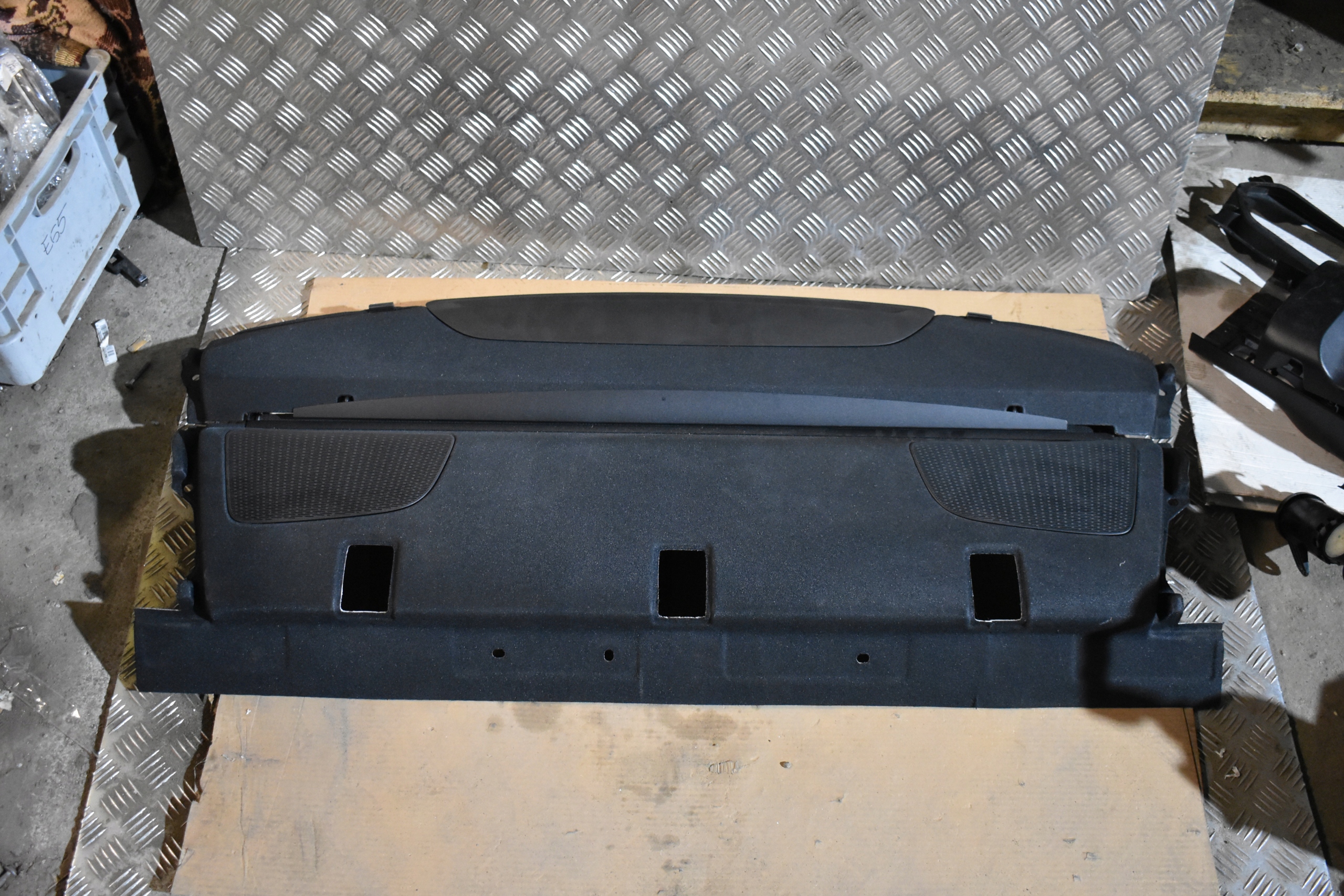 IDEALNA plato blinds rear MERCEDES W206 1