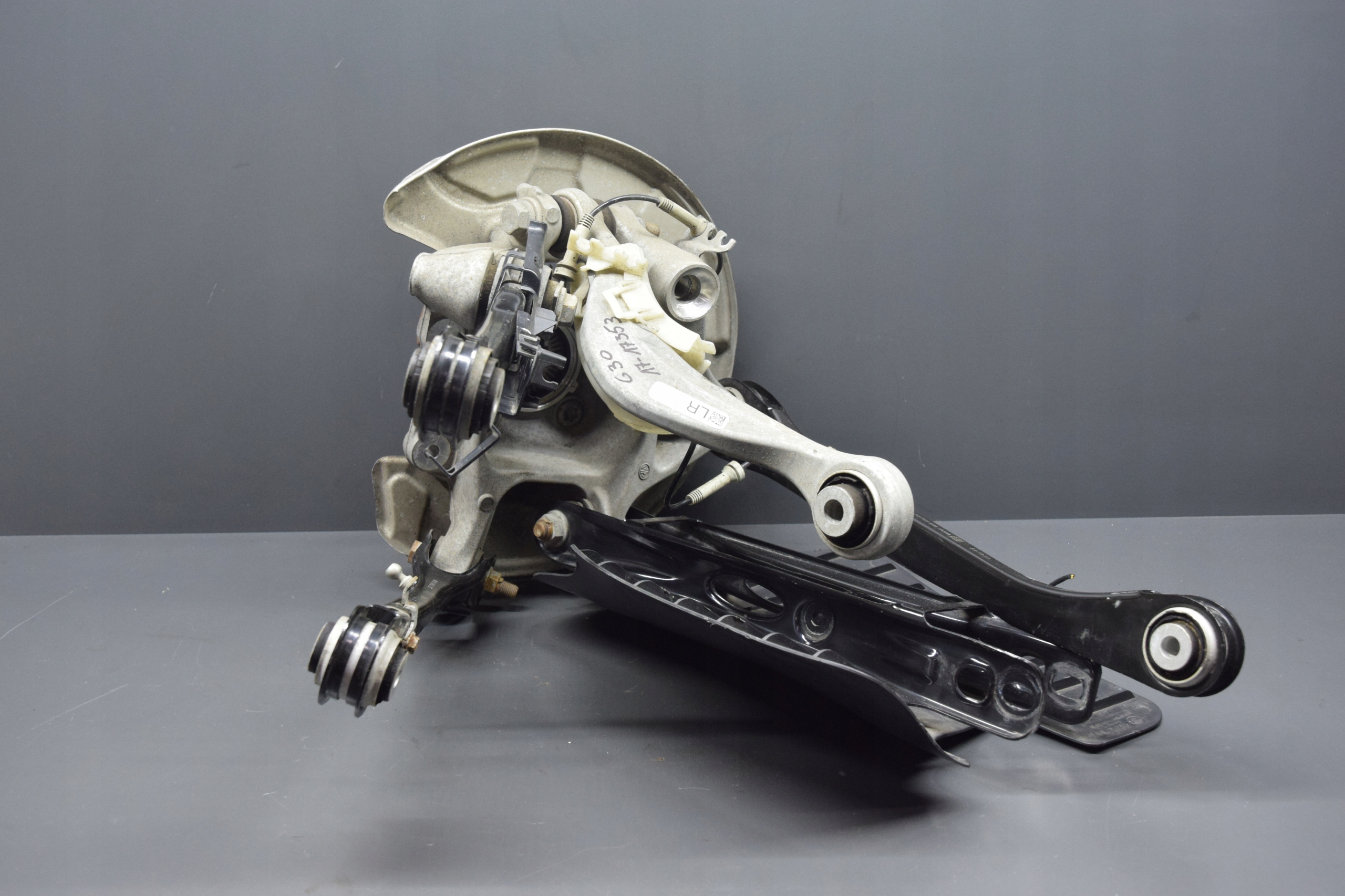 swing right arm rear part BMW 5 G30 10828km