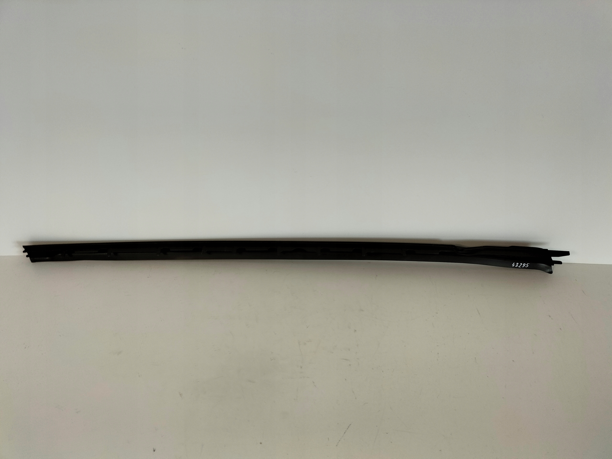 moulding windows czolowej vertical right BMW X7 G07 19