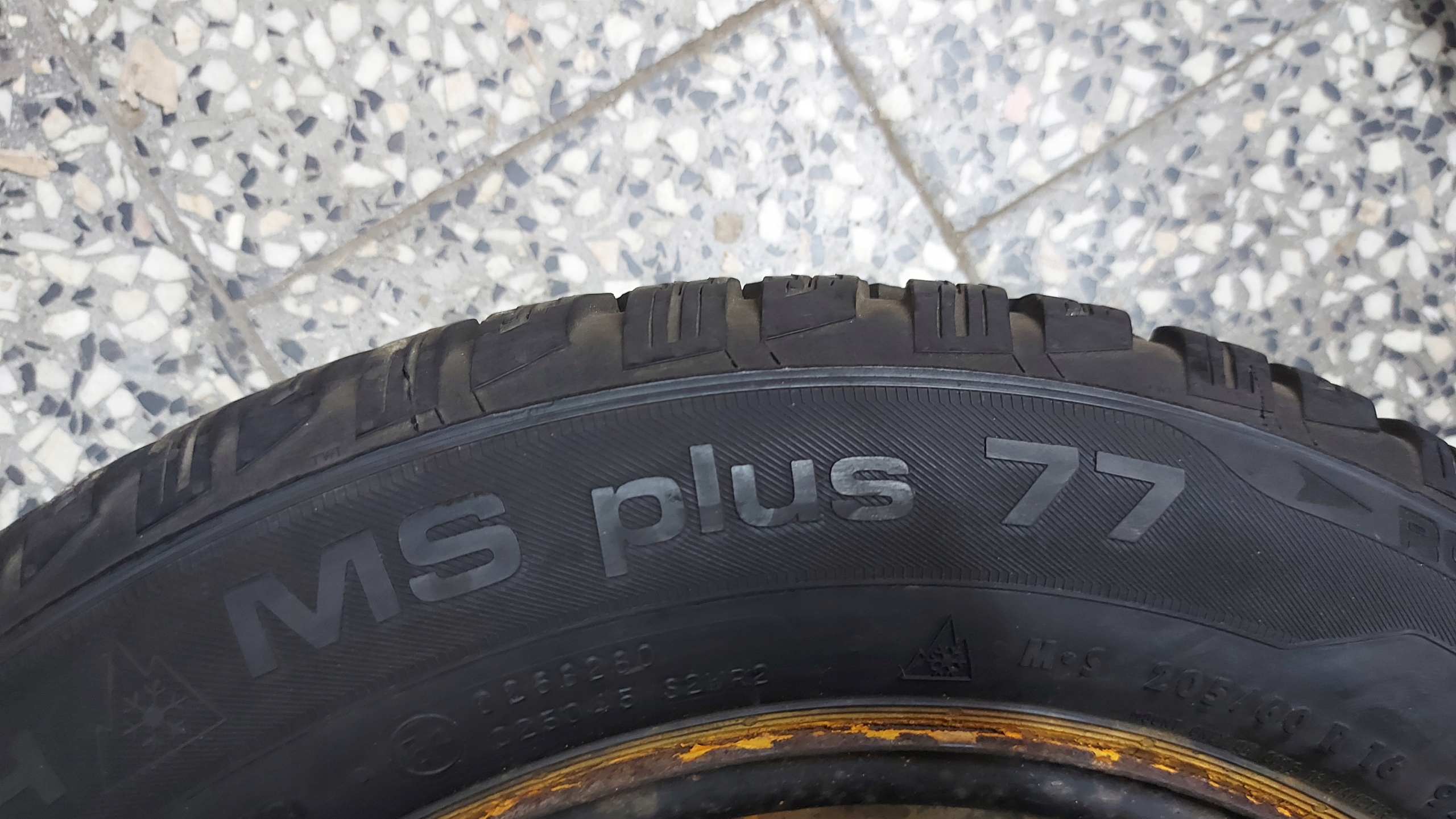 UNIROYAL MS PLUS 77 205/60R16 Reifen Winter- 7,5mm