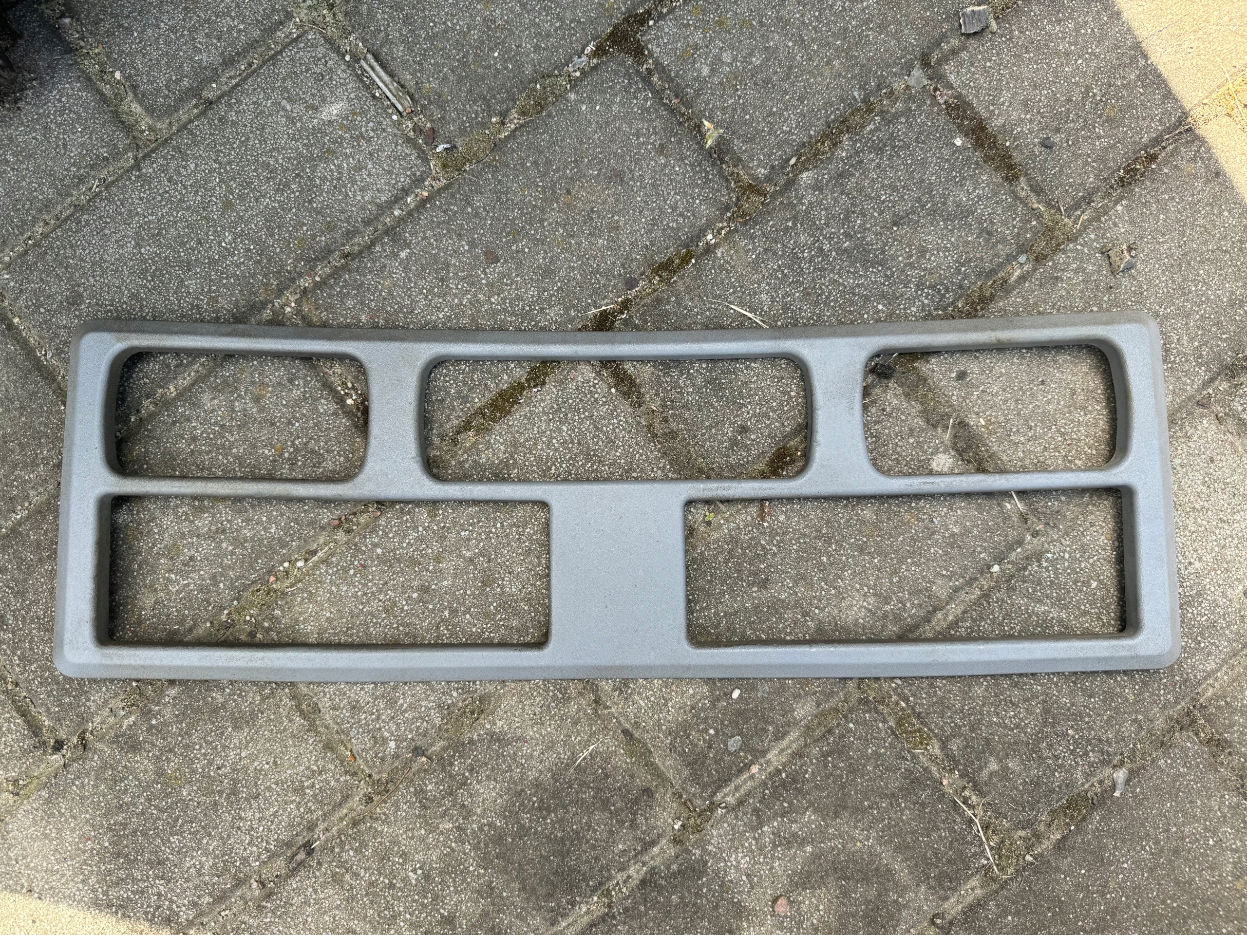 RAMKA OBUDOWA RADIA TACHOGRAFU RADIA MERCEDES AXOR ATEGO 9436950457