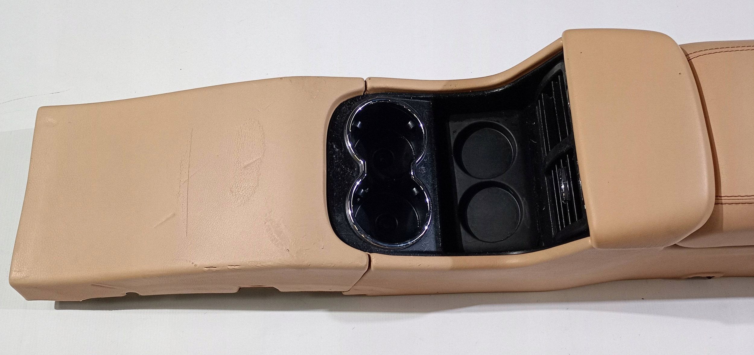 console tunnel central armrest cupholder Maserati GranTurismo 2008