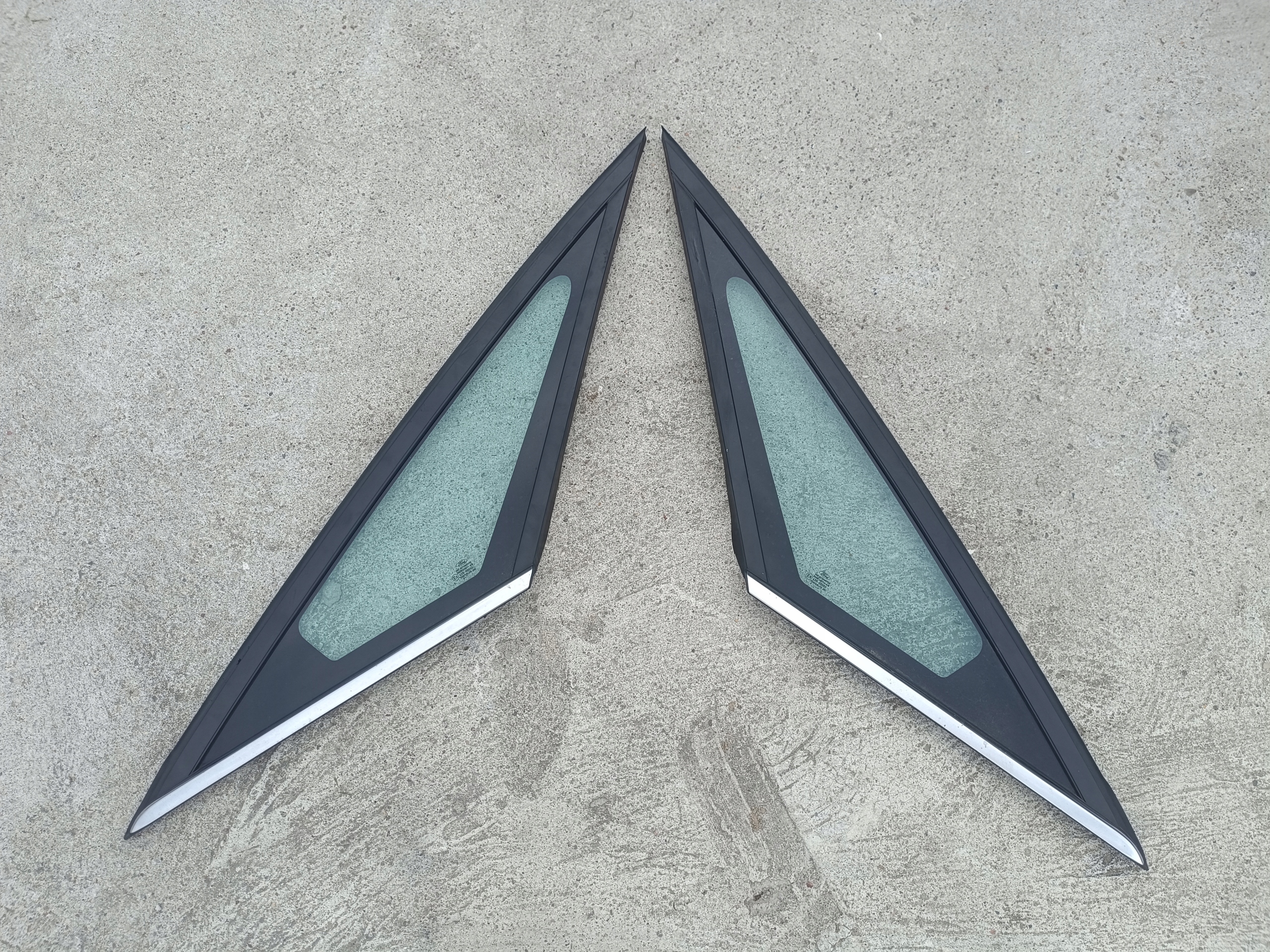 Szyba Trójkąt LEWA Galaxy mk4 w karoserie CHROM