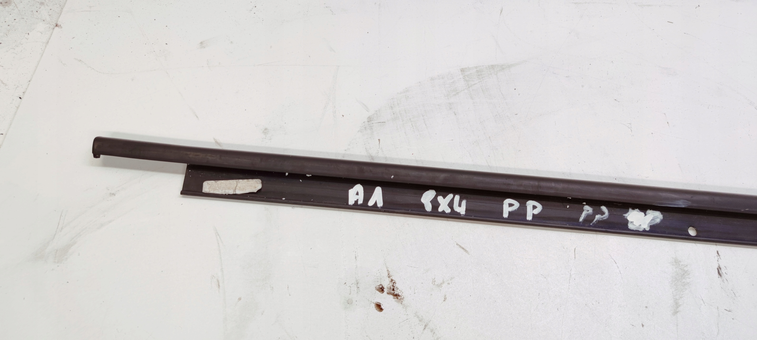 moulding dust right front AUDI A1 8X4837478
