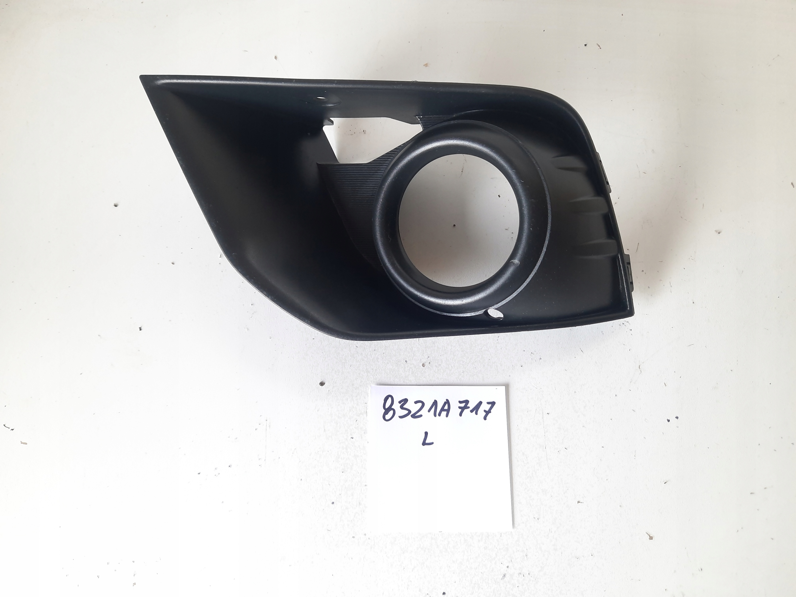 8321A717 - MITSUBISHI ASX 17-ЗАГЛУШКА ГАЛОГЕННАЯ РЕШЕТКА ЛЕВАЯ