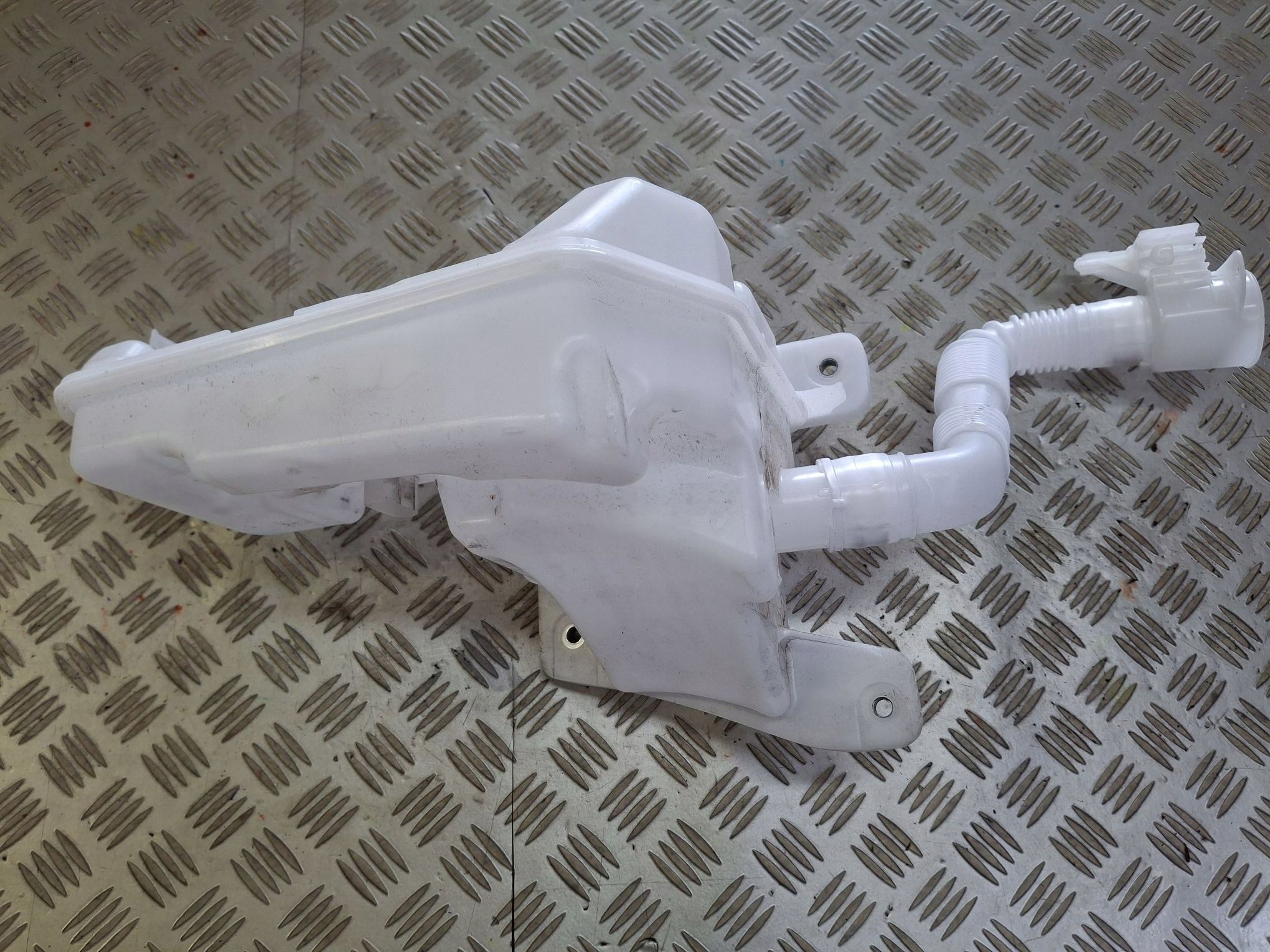 washer fluid tank VW GOLF VIII 2019R-> LEON IV