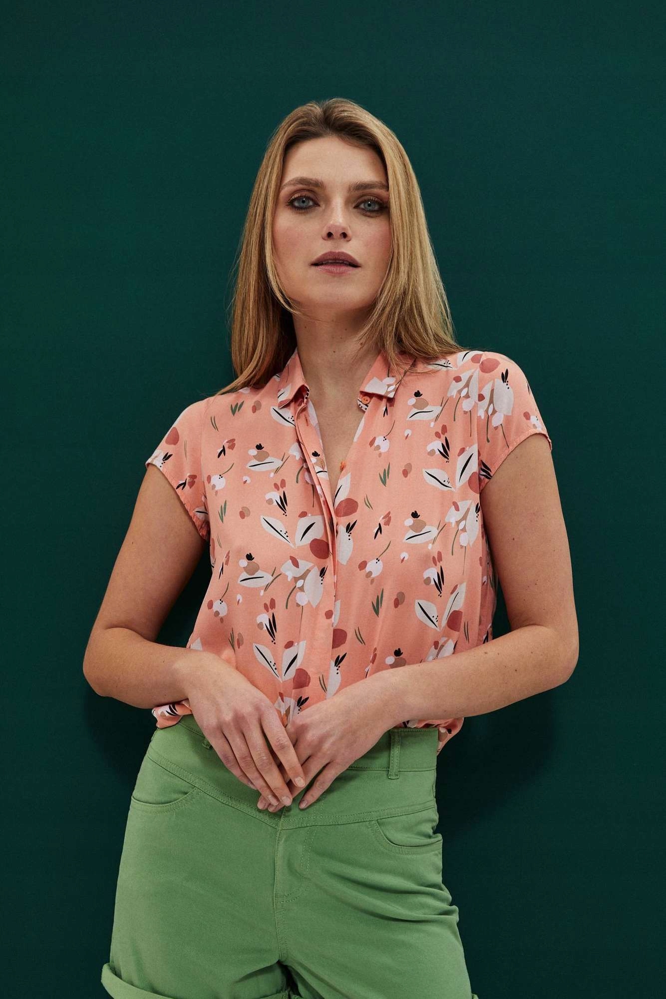 

Luźna koszula z krótkim rękawem 46 od Moodo