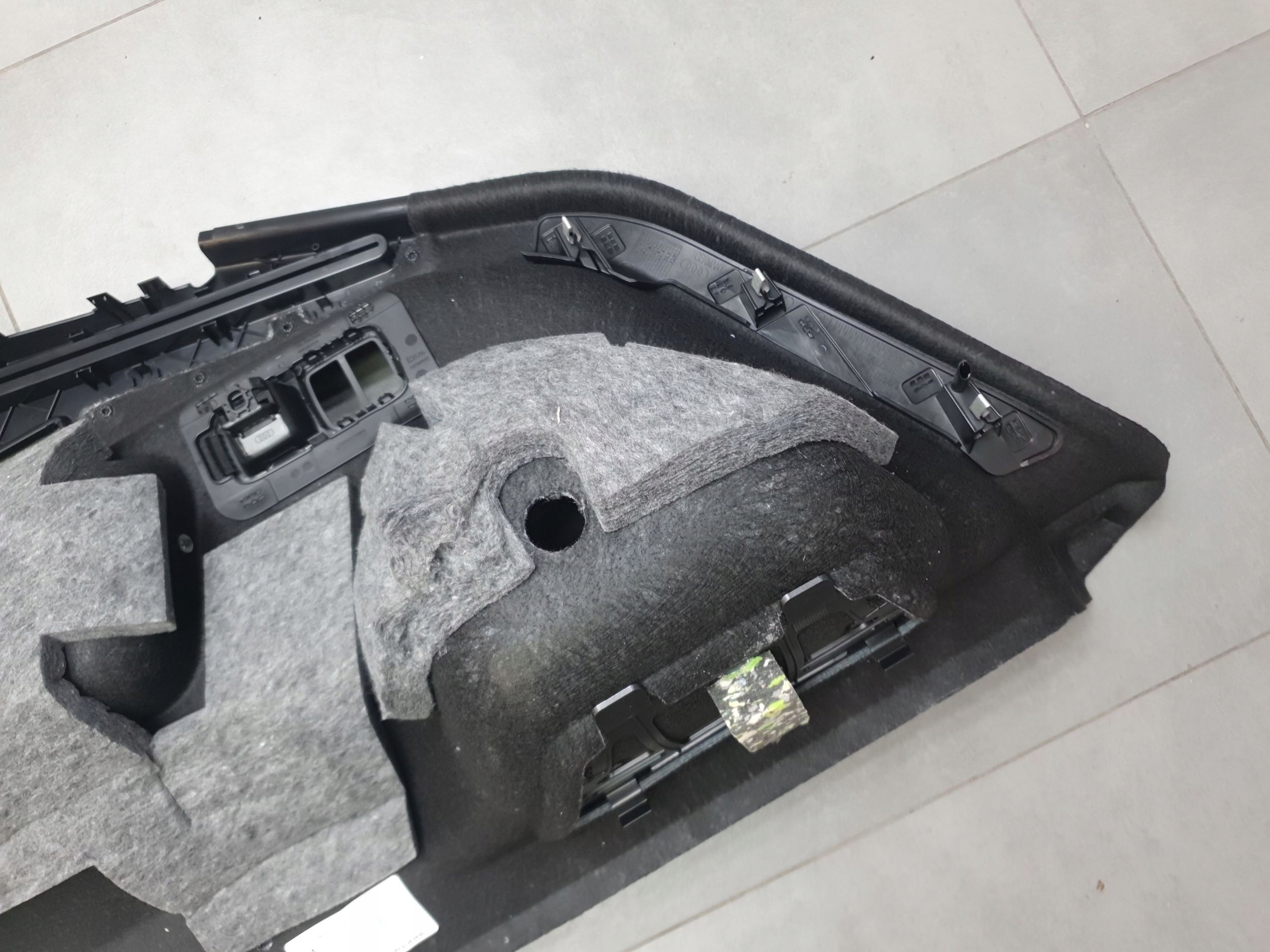 Audi Q8 boot upholstery left rear part 4M8863879N