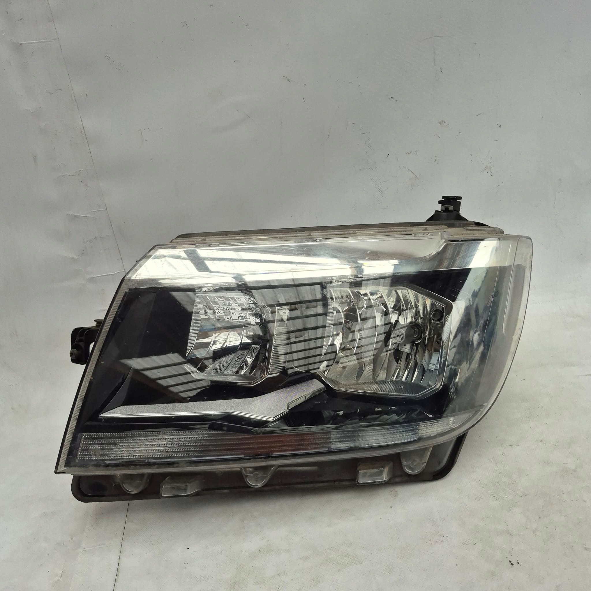 VW CRAFTER II 2 MAN TGE 16- light left front front 7C1941005 ZWYKLA