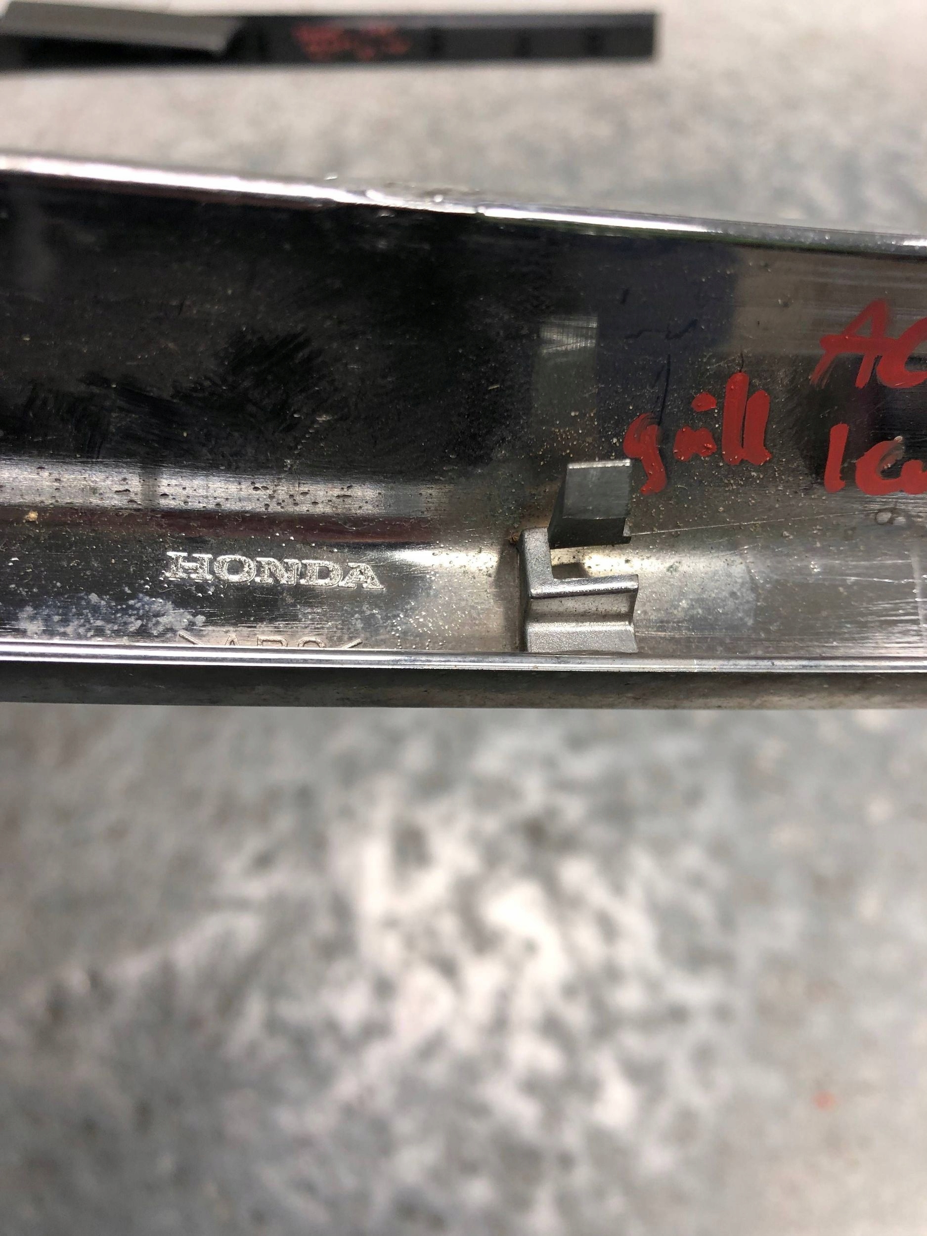 moulding CHROM GRILLA left HONDA ACCORD VIII