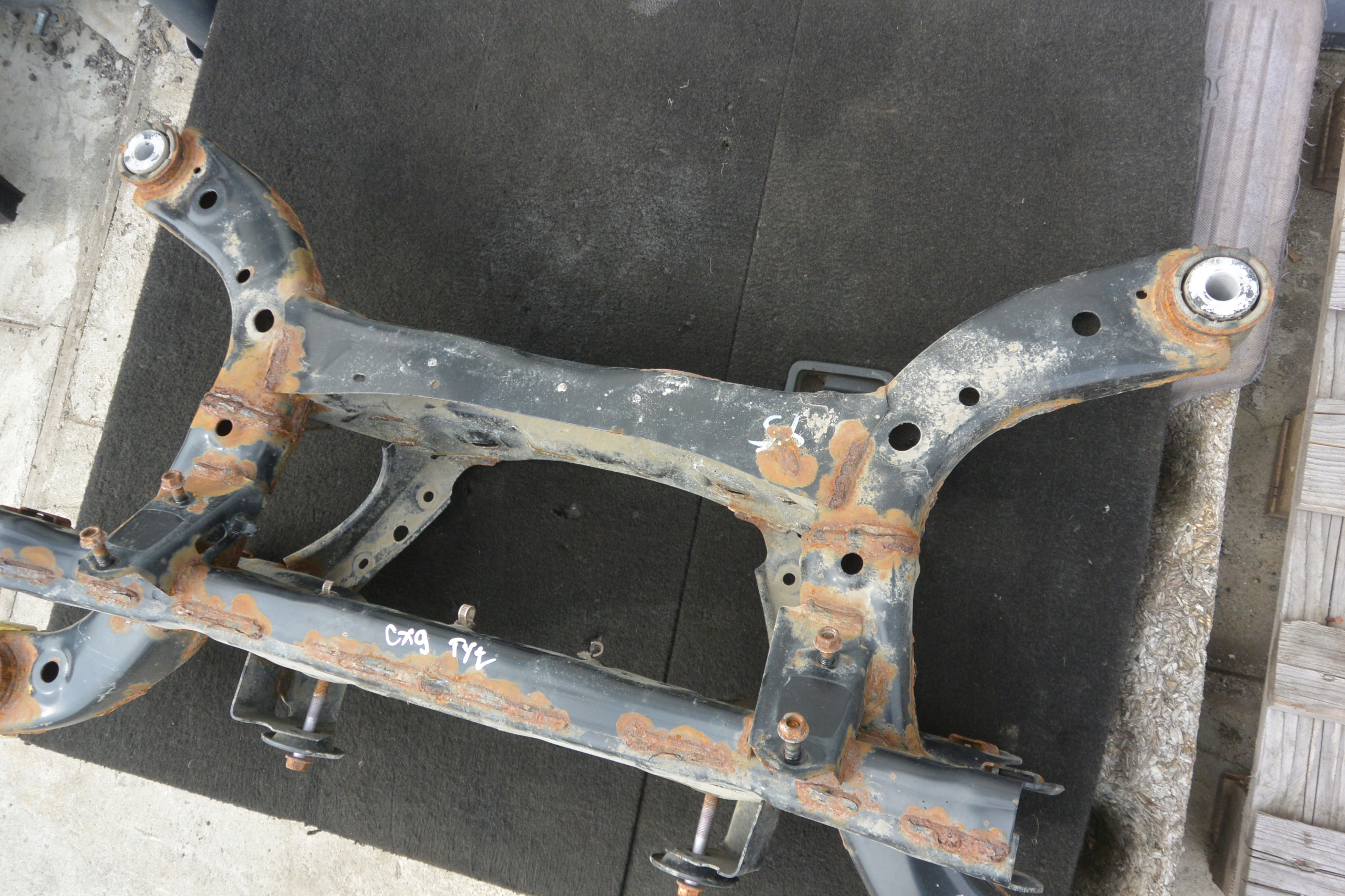 MAZDA CX9 II TC SANKI WÓZEK ZAWIESZENIA TYŁ BELKA Jakość części (zgodnie z GVO) O - oryginał z logo producenta pojazdu (OE)