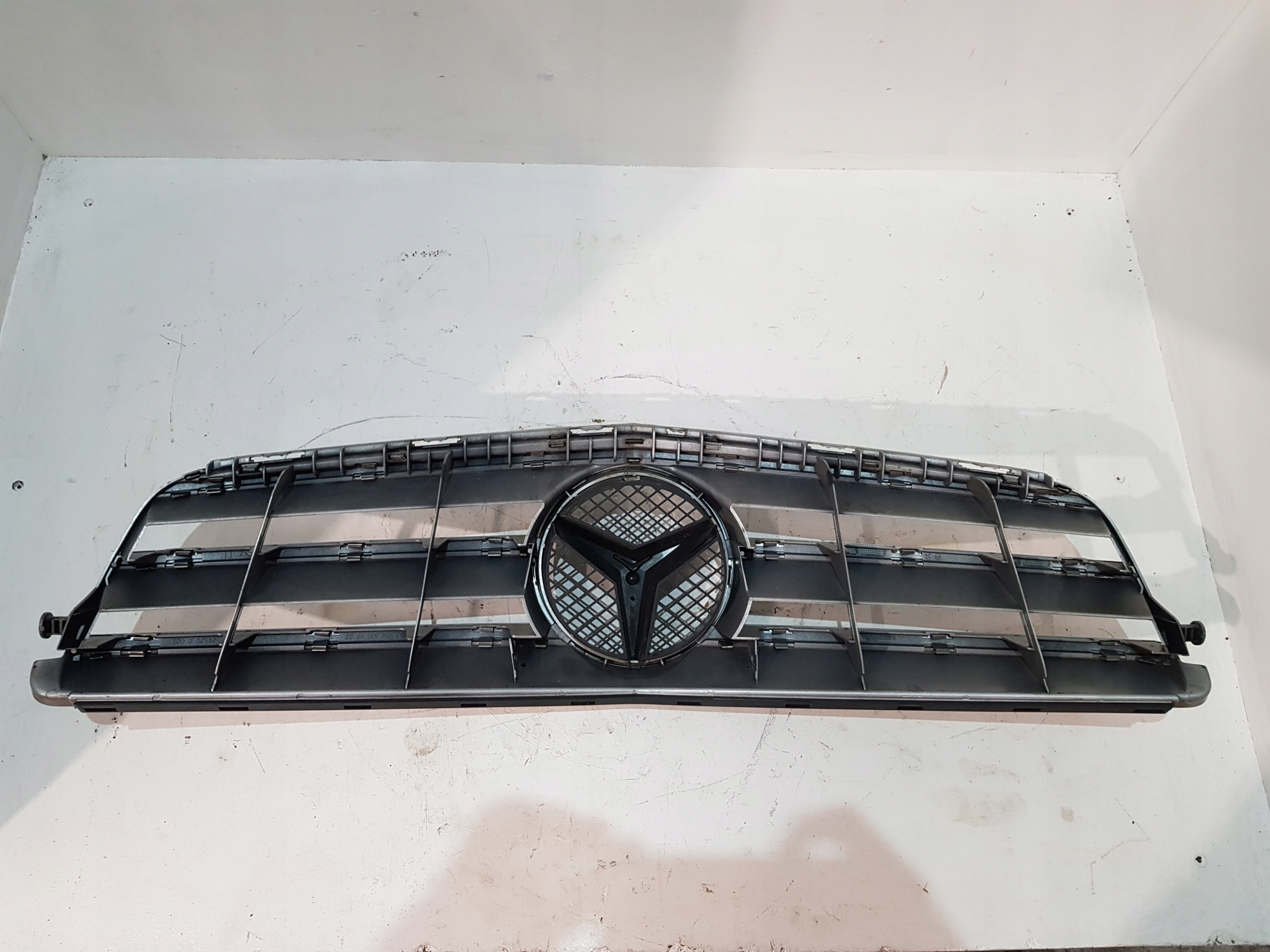 Mercedes-Benz C-Klasse W204 Kühlergrill FRONTGRILL Kühlergitter A2048800023 - Thumbnail 6