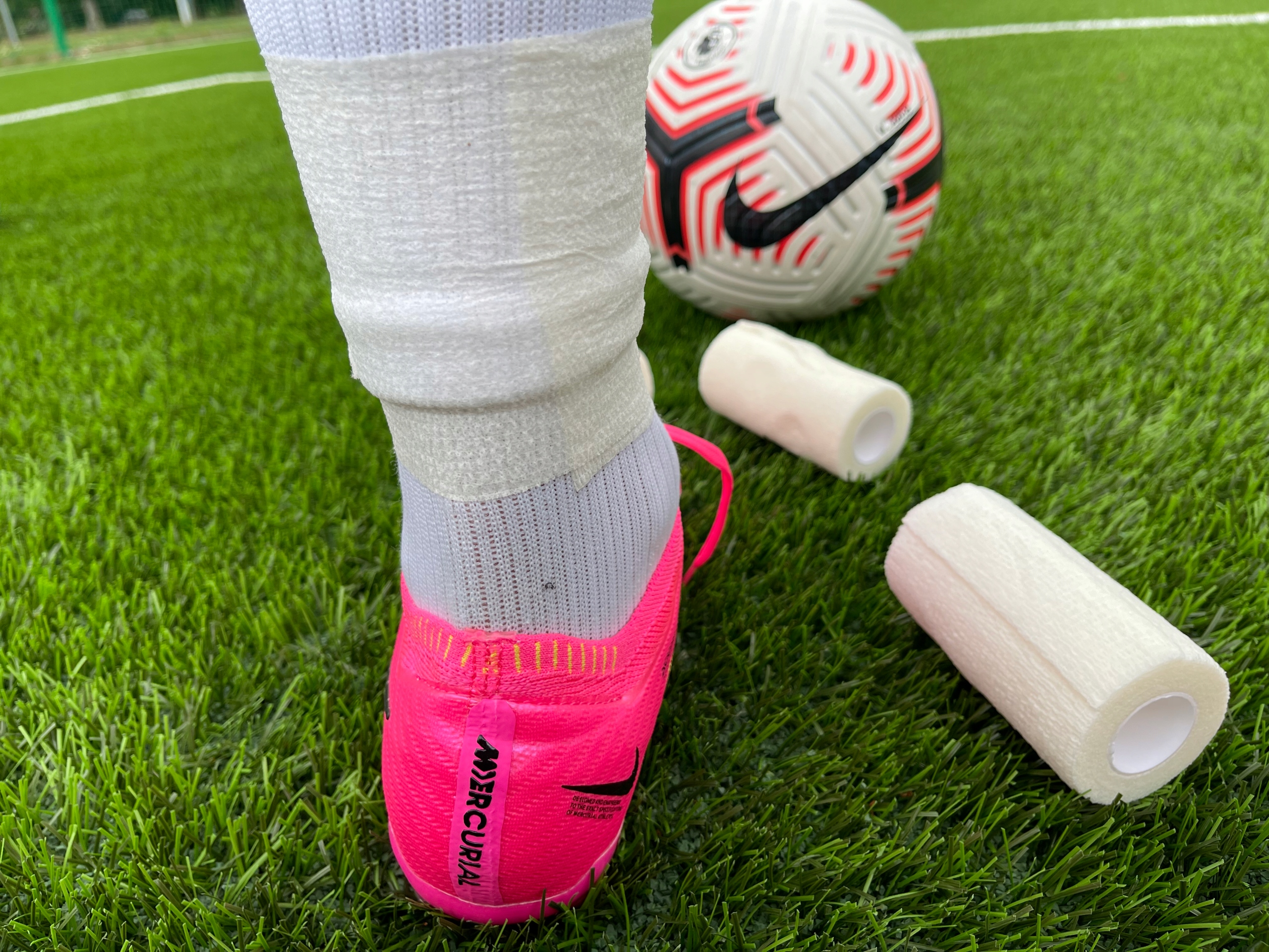 12 x TAŚMA DO GETR PIŁKARSKICH szer.10cm BIAŁA Kolor dominujący odcienie niebieskiego