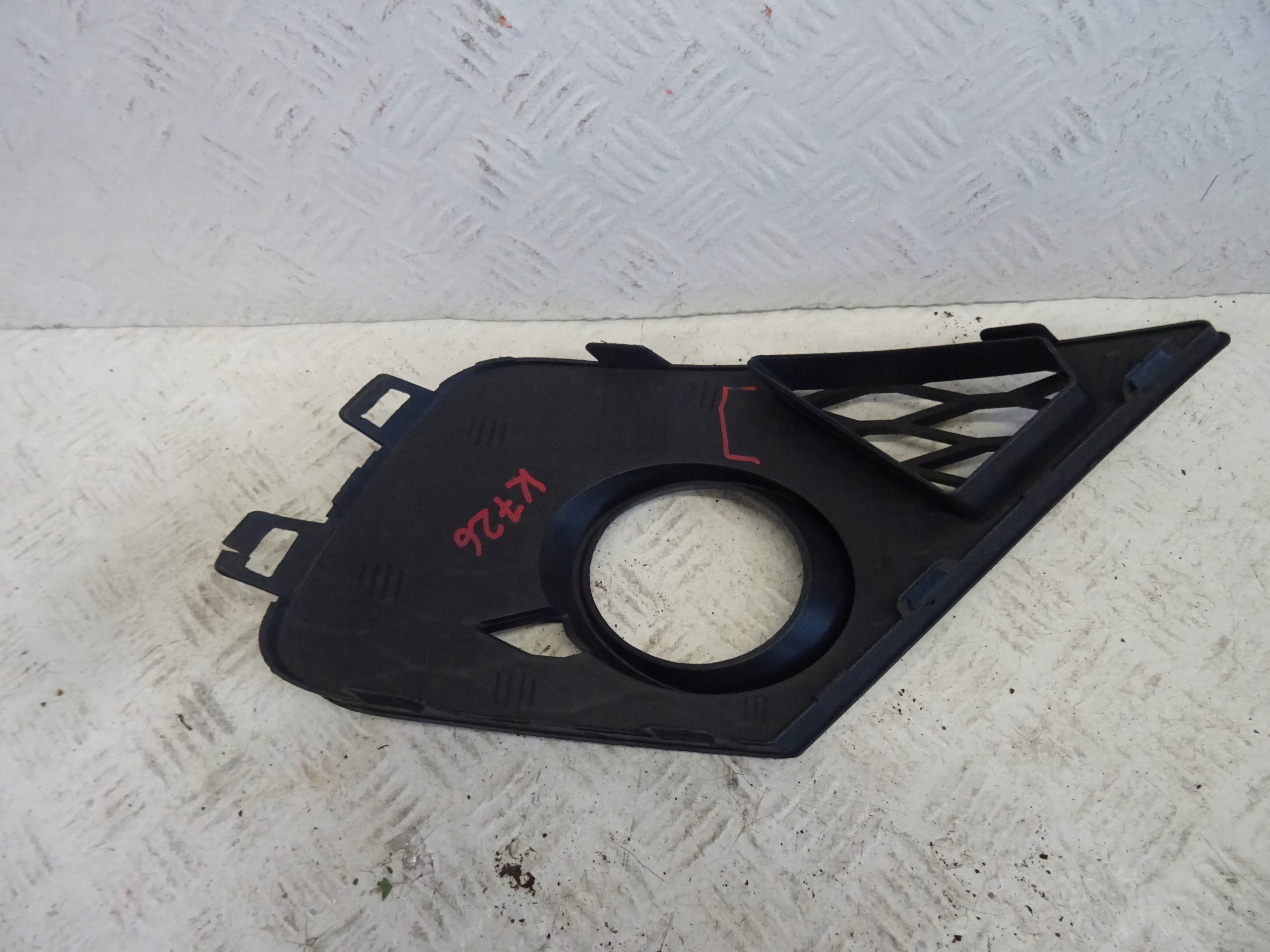 grid of a bumper front front right SEAT IBIZA IV 6J0853666B