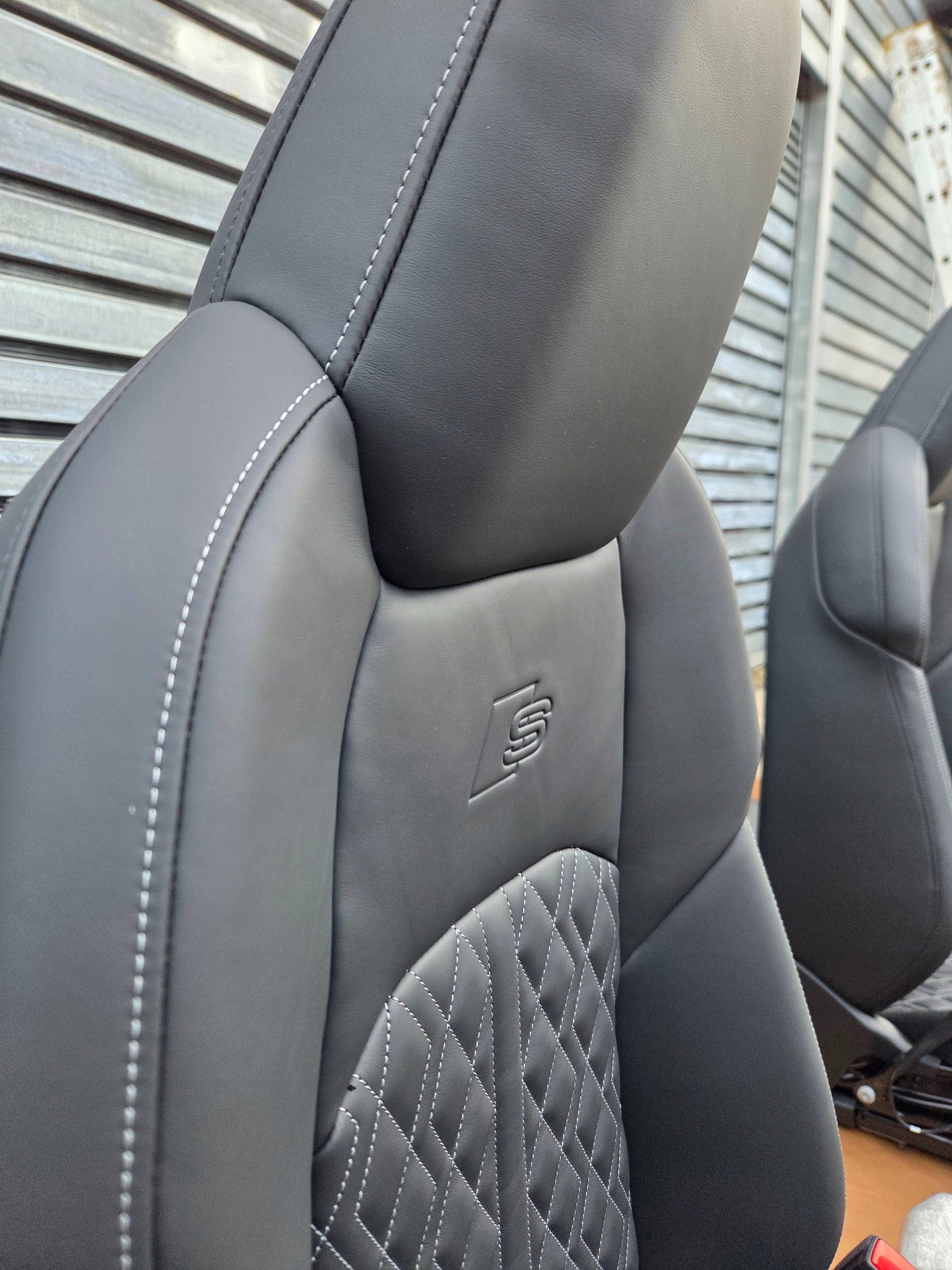 Audi Q8 E-TRON SPORTBACK s 4KE бочки подлокотник кожа