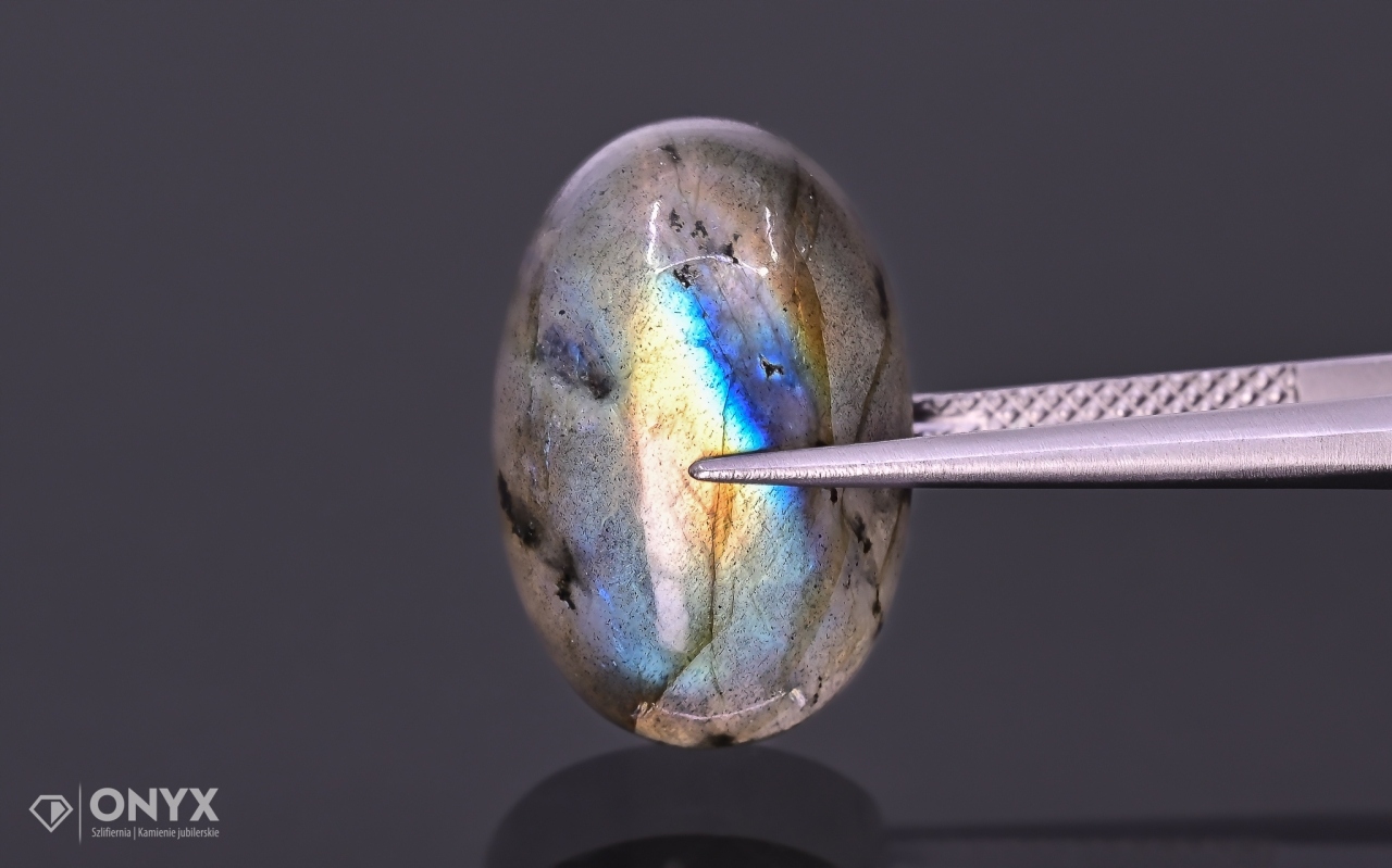 Labradorit kabošon ovál 19x13 mm