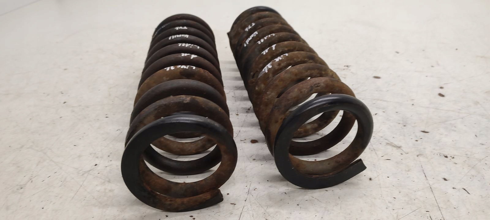 spring front front Mercedes W124 2,2