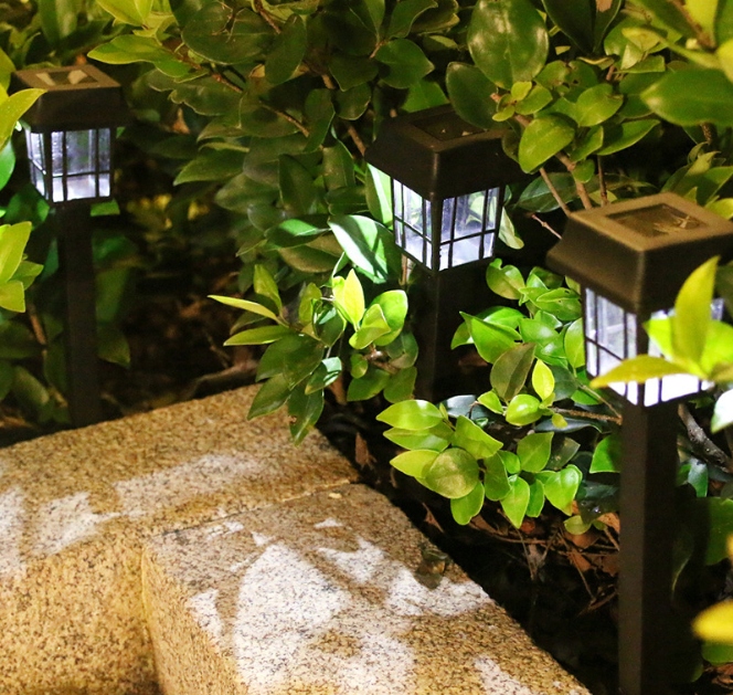 LAMPKA SOLARNA LED LAMPKA OGRODOWA WBIJANA DOMEK Długość wbijanego grota 9 cm