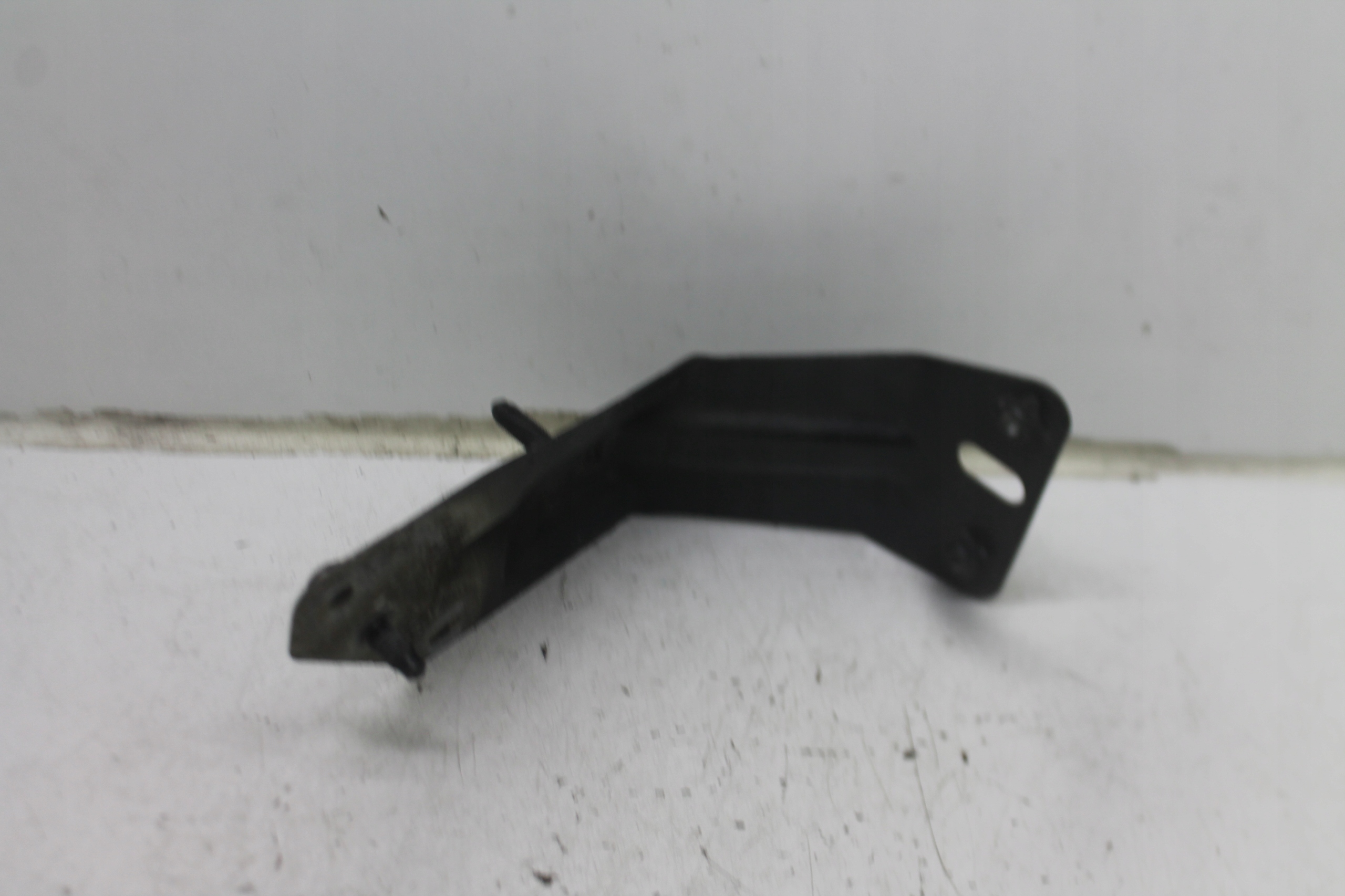 Console Support Support plaque Aile Droite Avant 5P0821135 SEAT