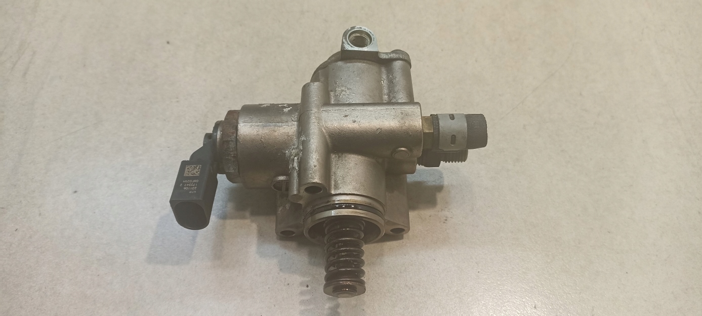 топливный насос Audi A6 C6 2.0 06F025H