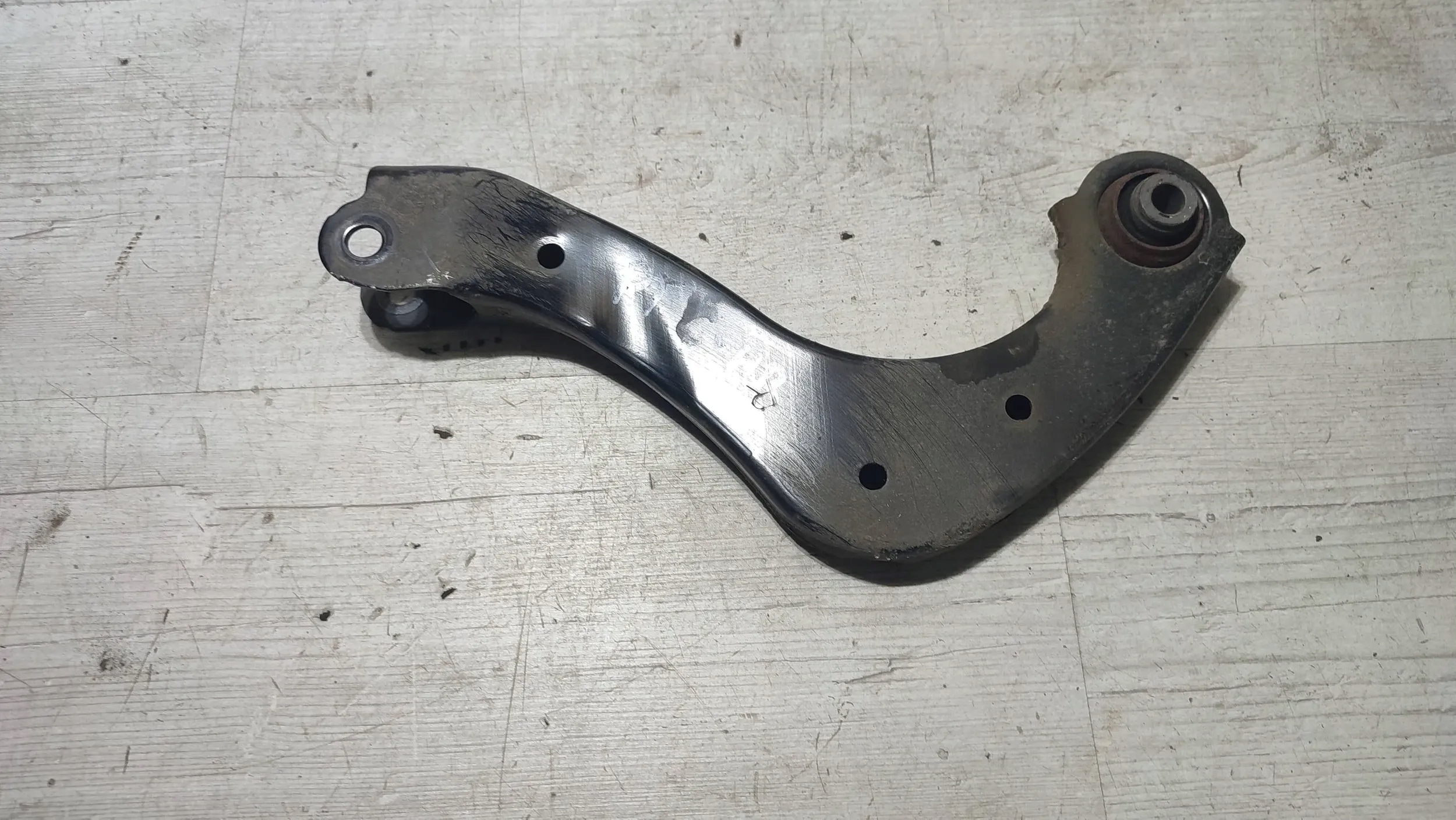 Toyota C-HR und 1.2 19r heck Seite links Querlenker