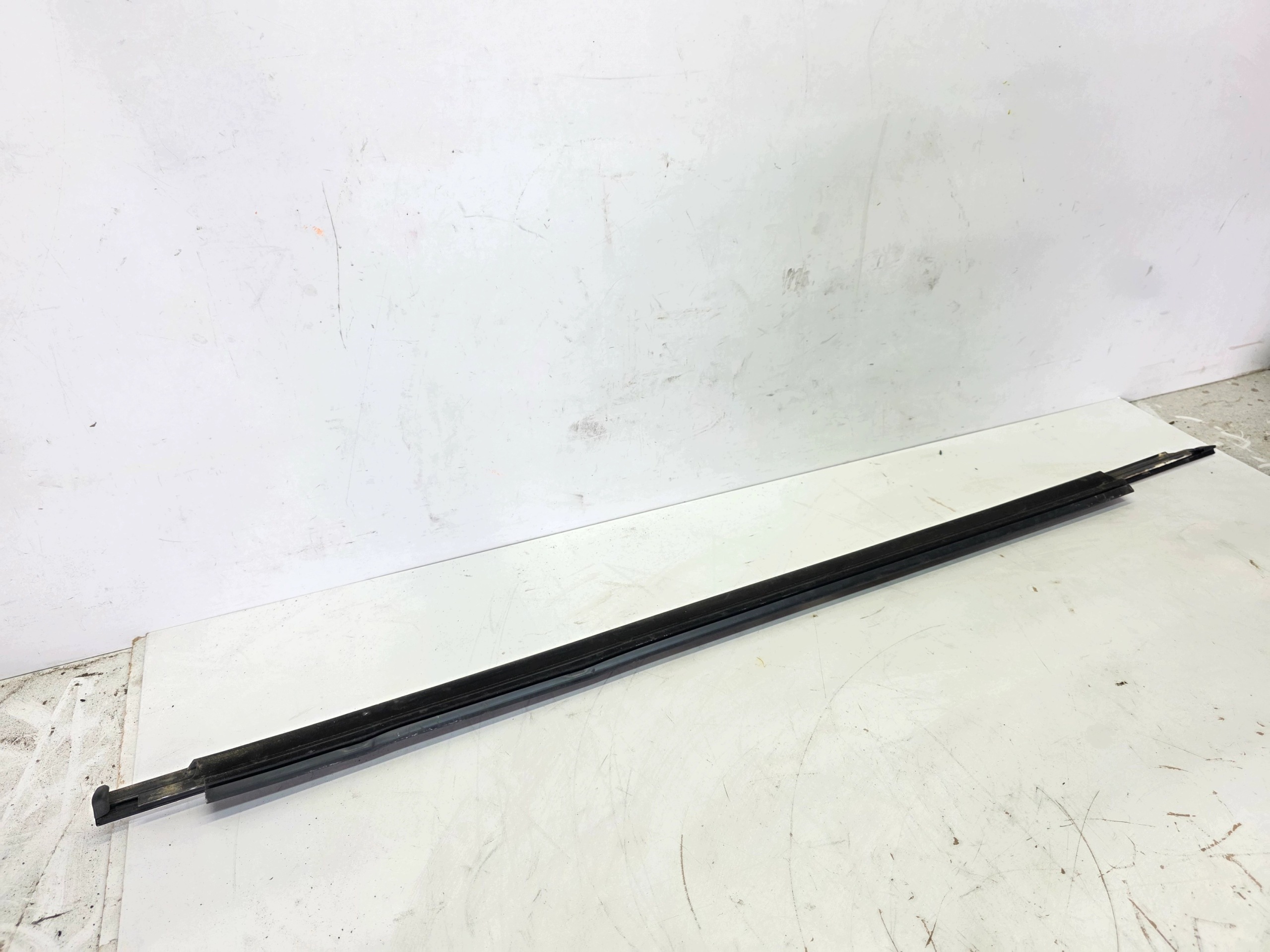 moulding dust windows CHROM left front AUDI A3 8V 8V3853283 3-door