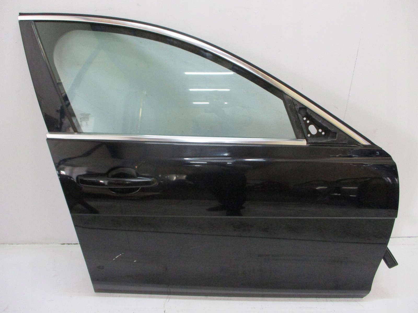 Drzwi PRAWE PRZEDNIE JAGUAR XE 16r
