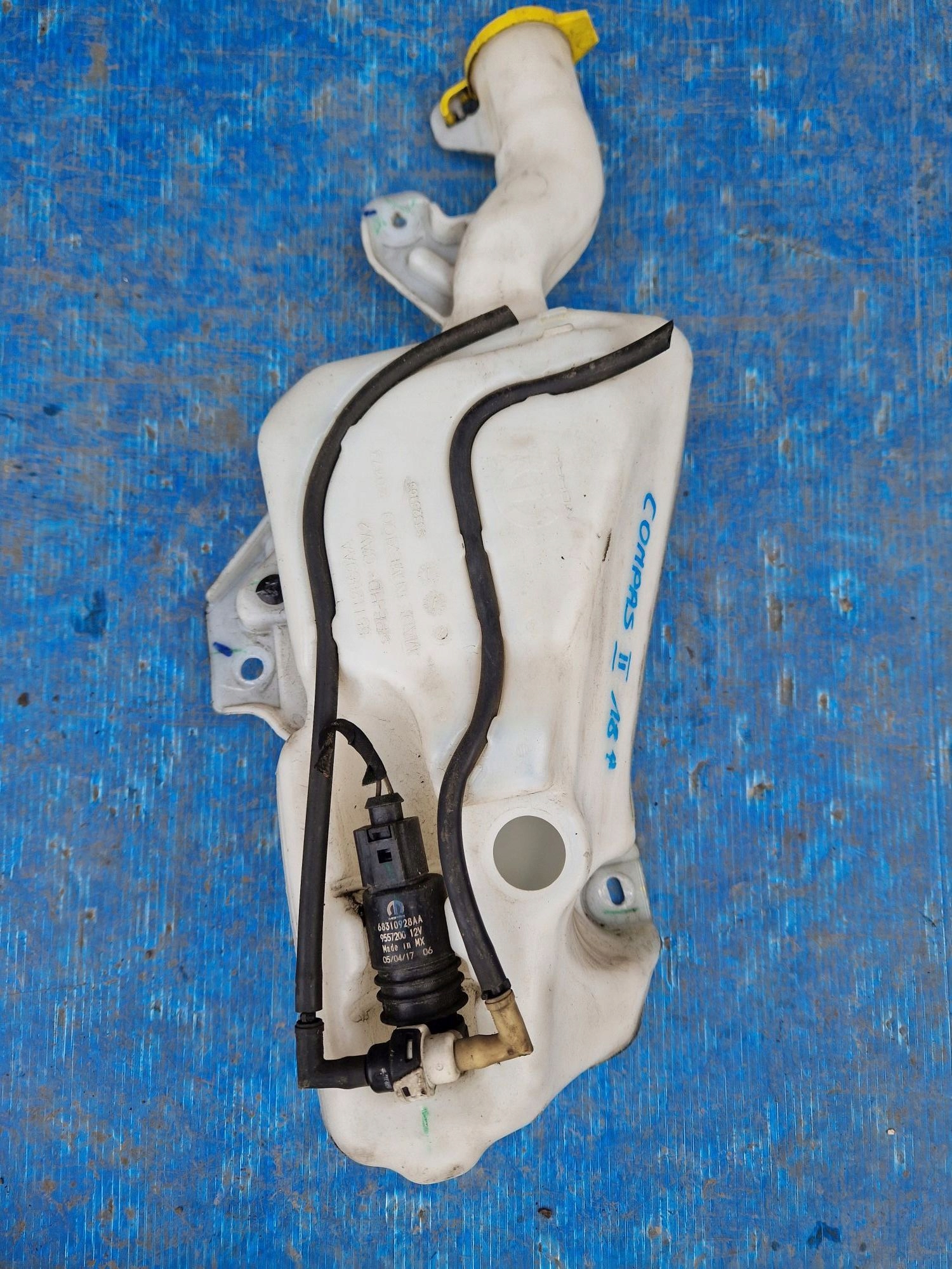 washer fluid tank JEEP COMPASS II 2016R->