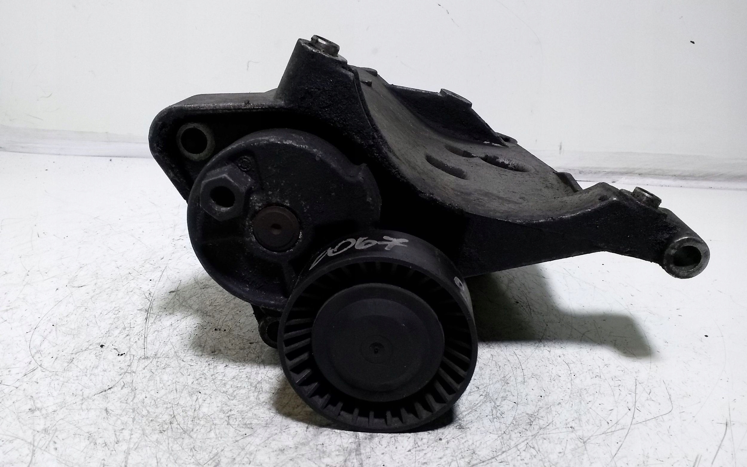 Łapa sprężarki klimatyzacji BMW 3 E46