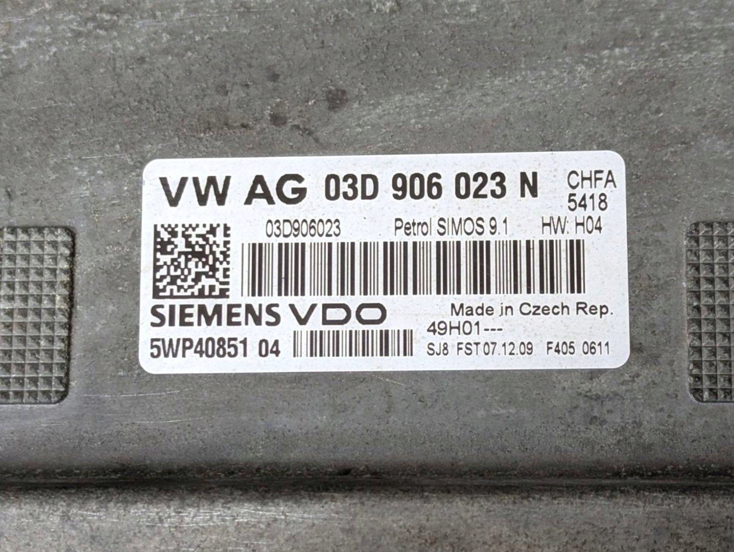 control unit of the engine Skoda Fabia 2 5J 2010 03D906023N