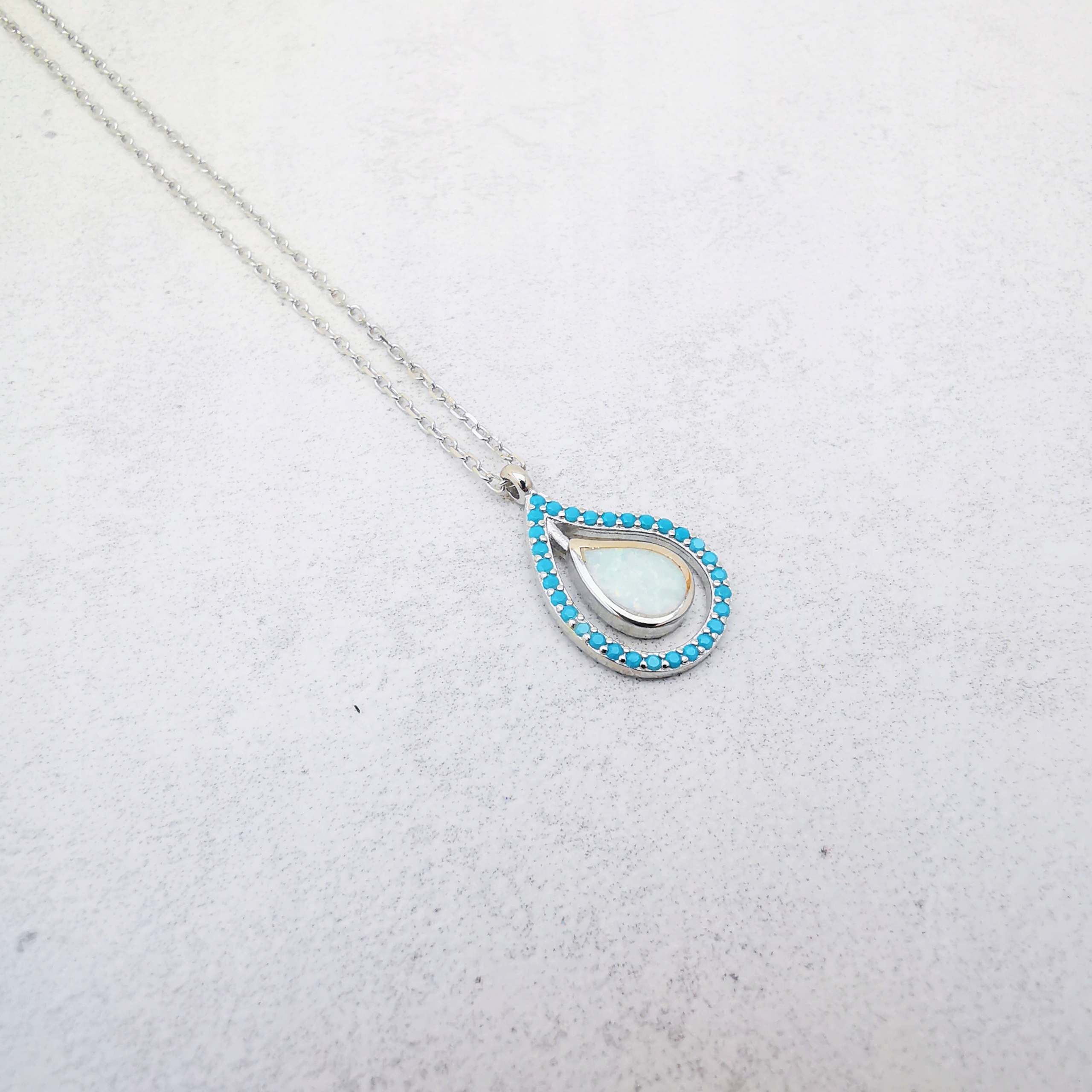 Náhrdelník s opálem ve tvaru slzy