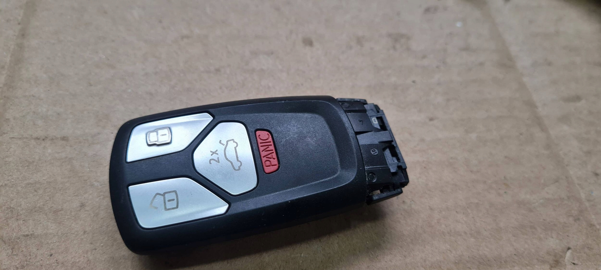 Q5 80A key PILOT PANIC USA 4M0959754CG